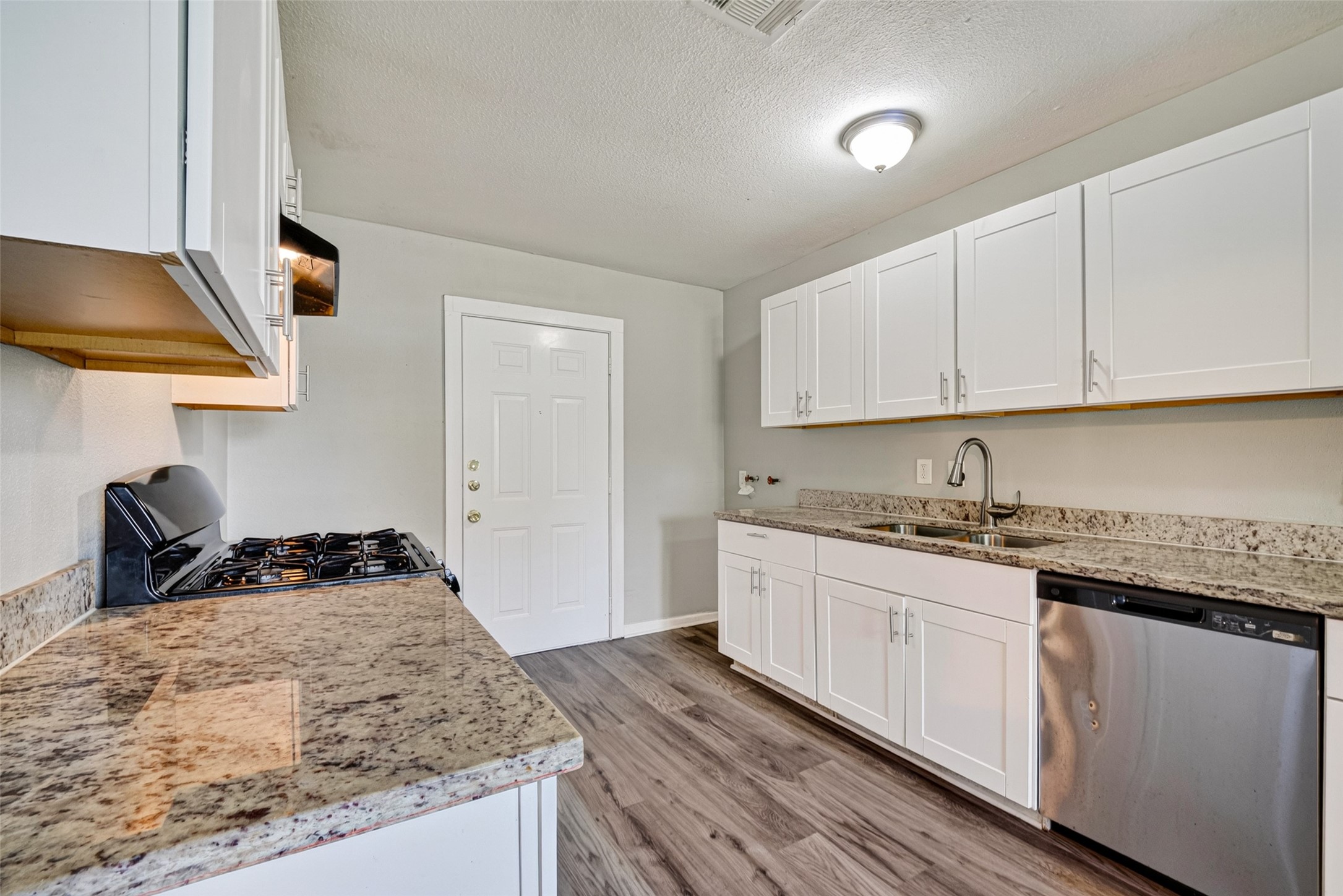 4909 Holloway Drive Property Photo 12