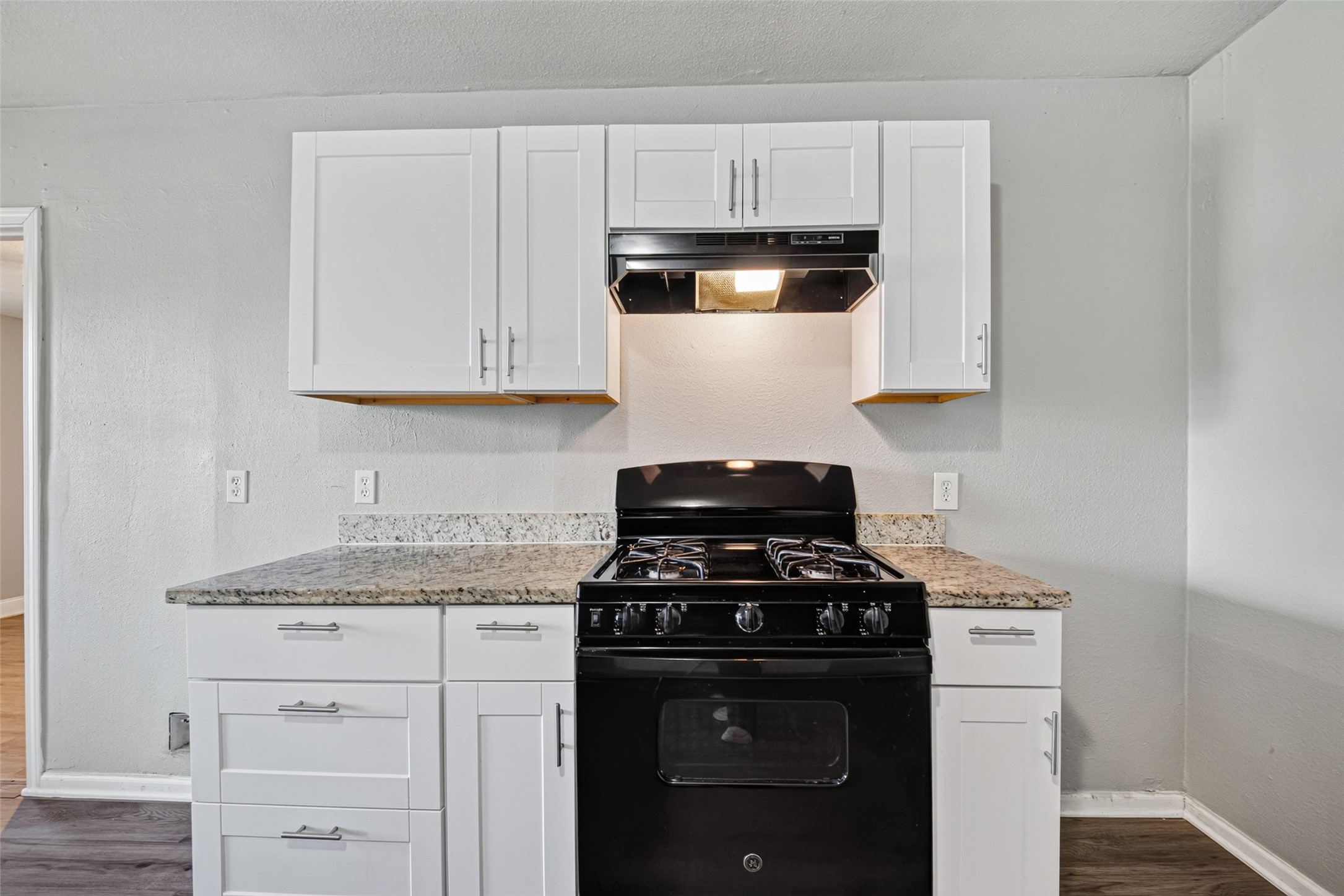 4909 Holloway Drive Property Photo 14