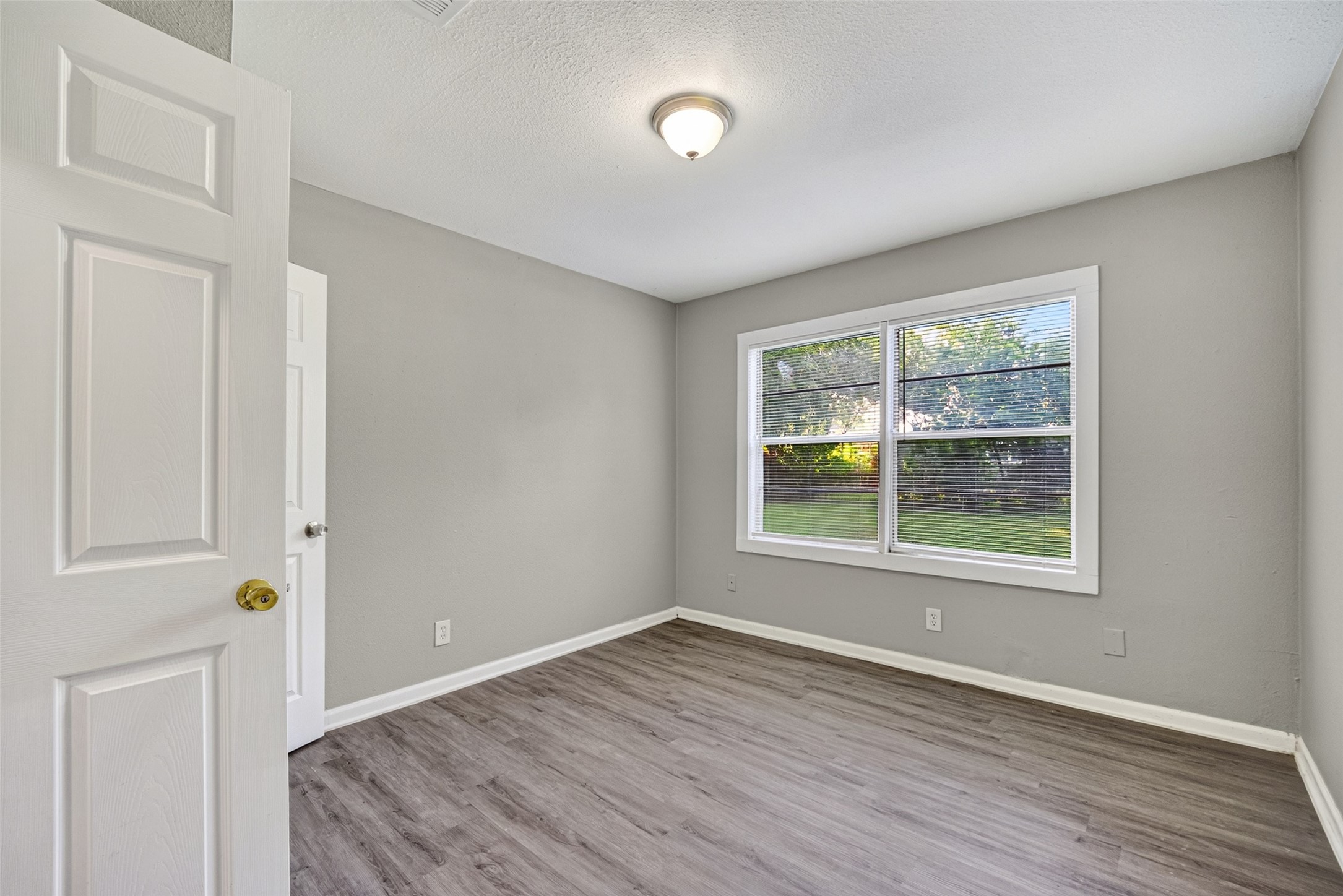 4909 Holloway Drive Property Photo 18