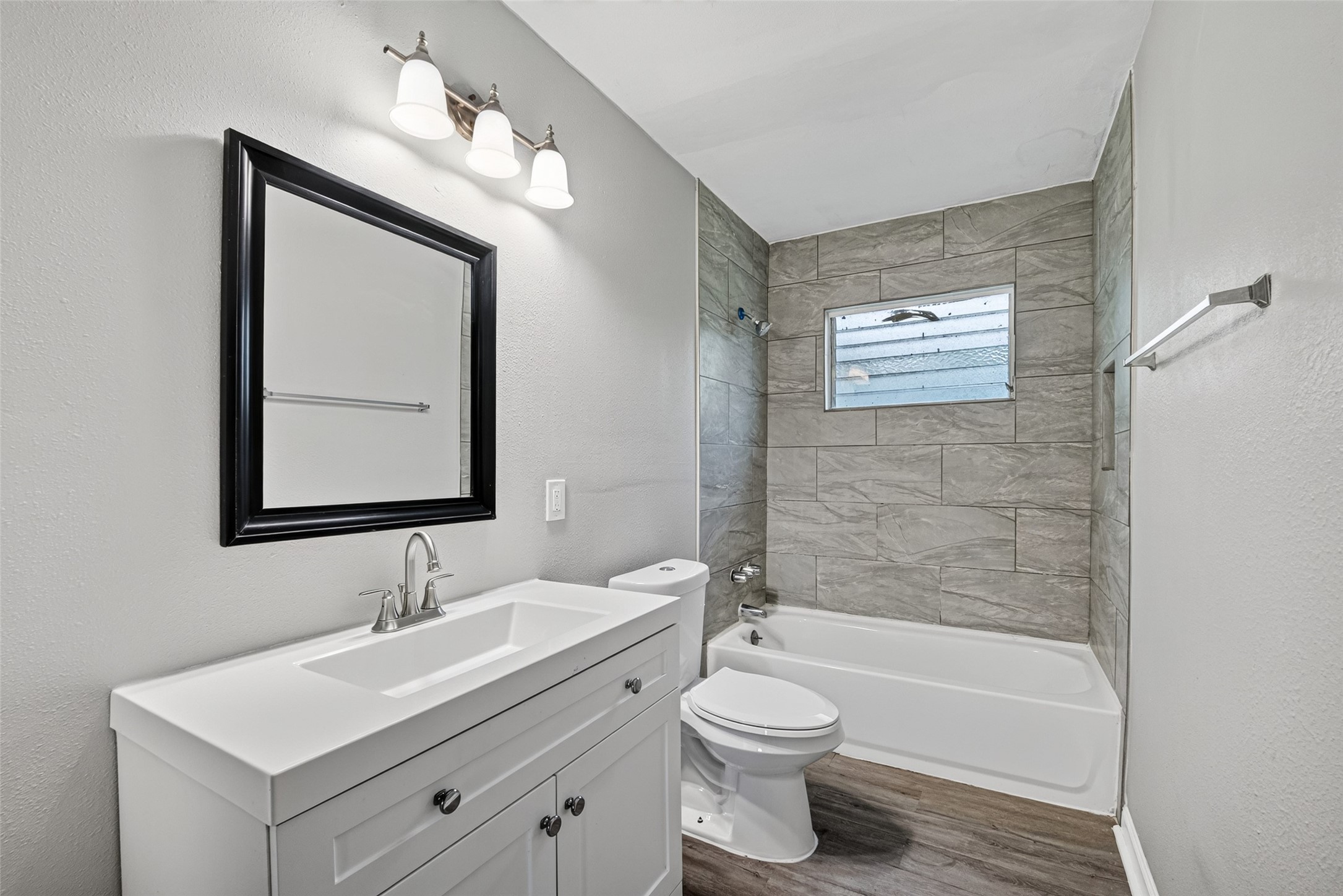 4909 Holloway Drive Property Photo 22