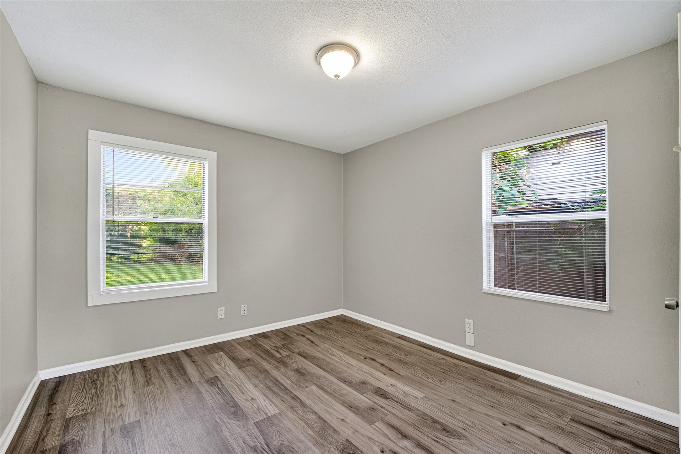4909 Holloway Drive Property Photo 25