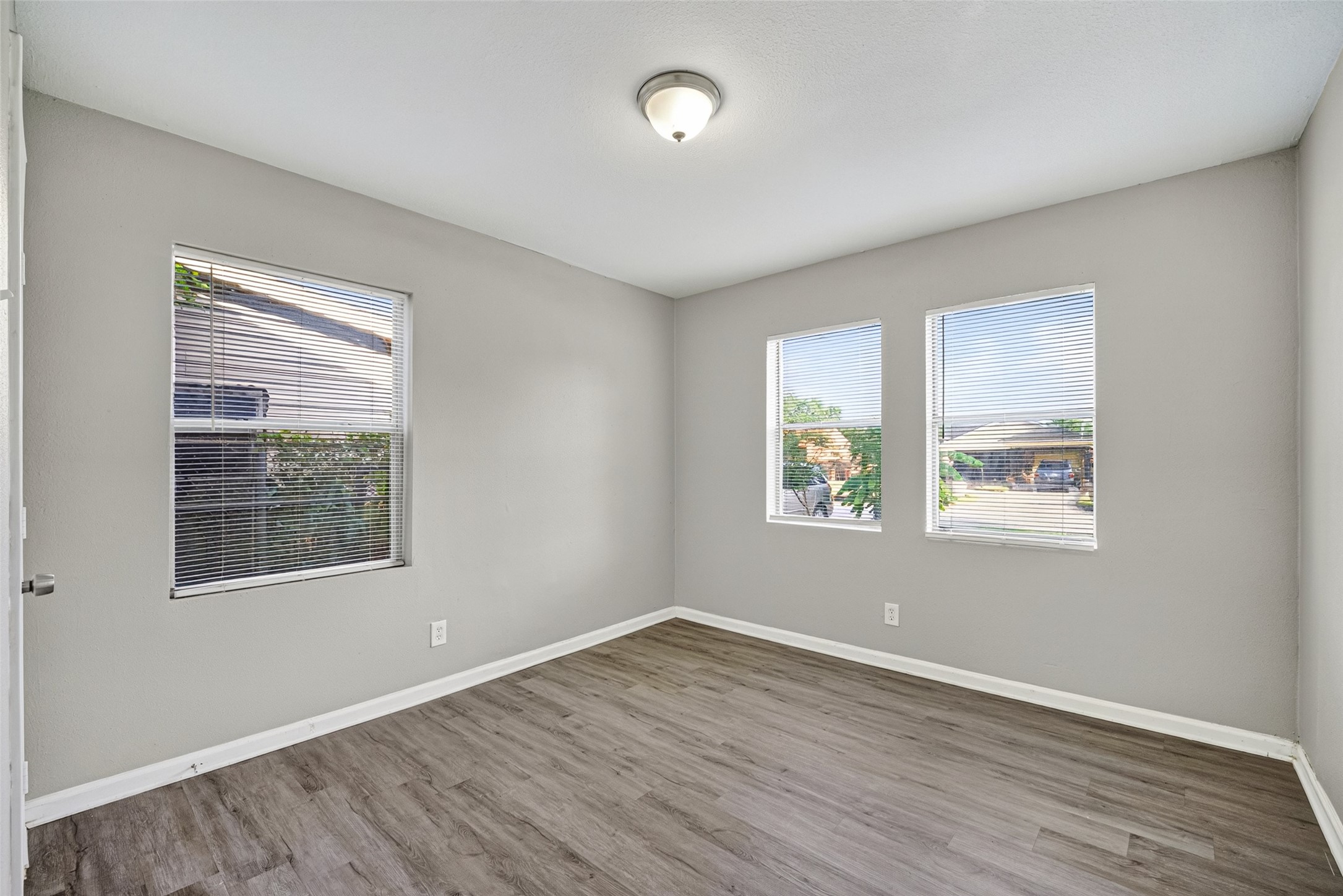 4909 Holloway Drive Property Photo 30