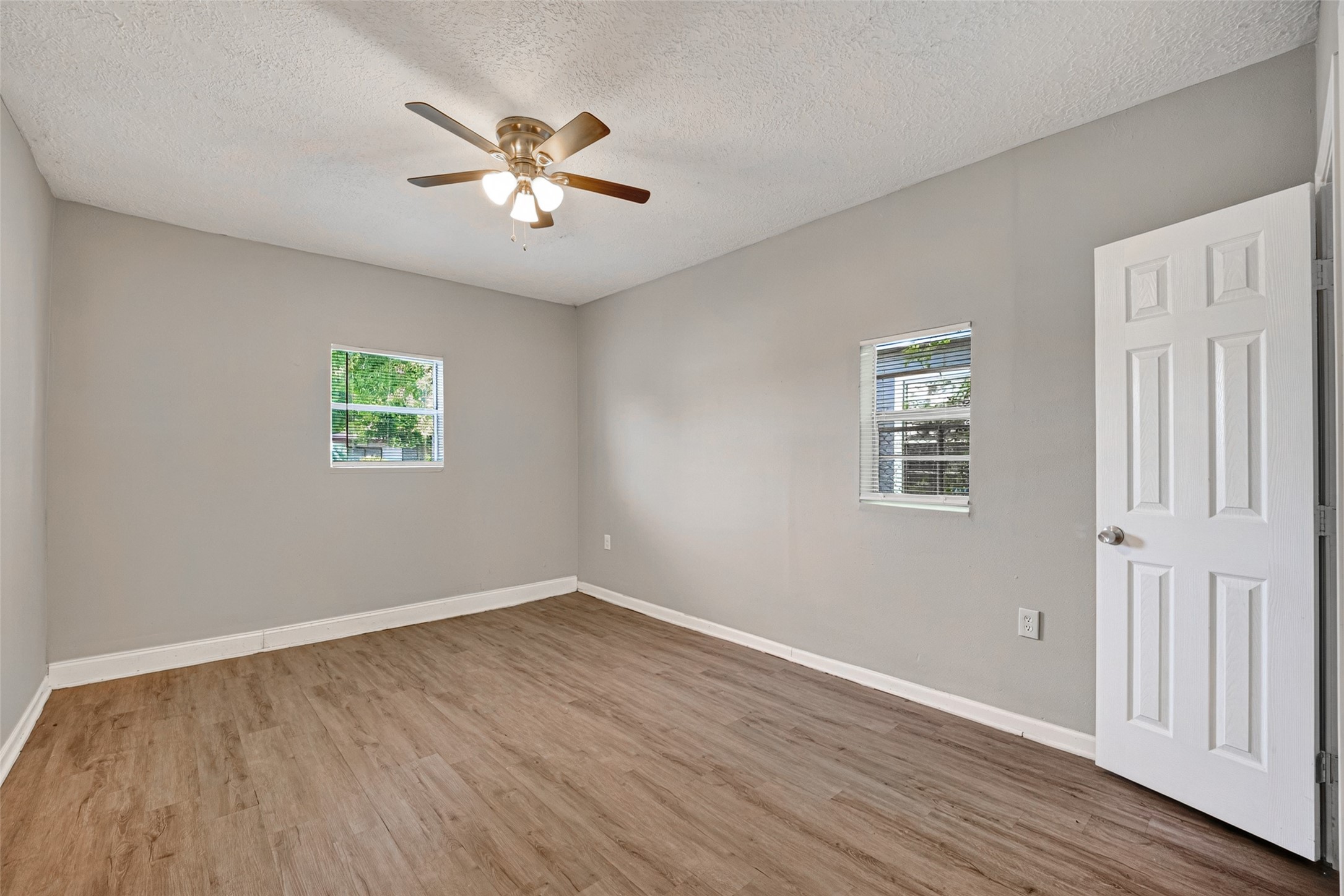 4909 Holloway Drive Property Photo 33