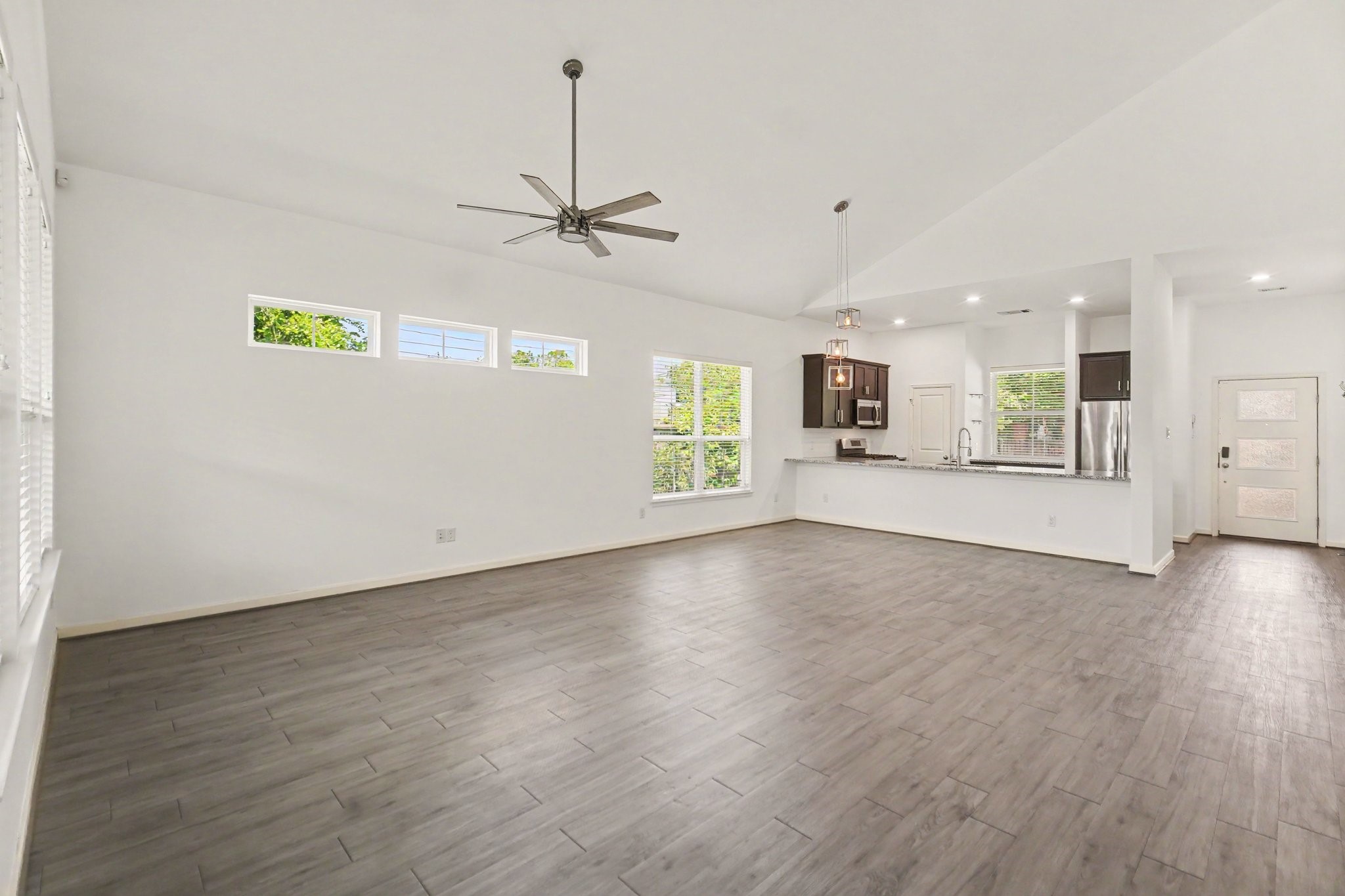 3413 Omega Street Property Photo 4