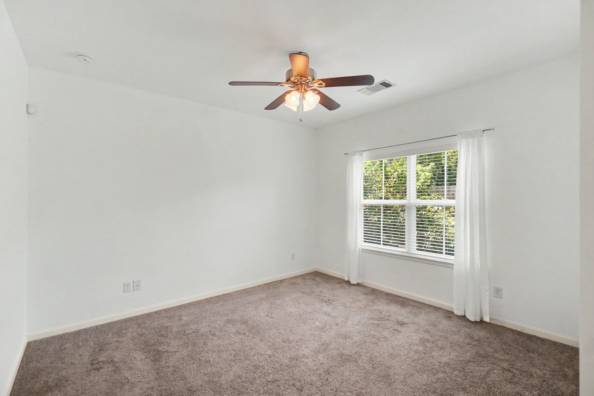 3413 Omega Street Property Photo 7