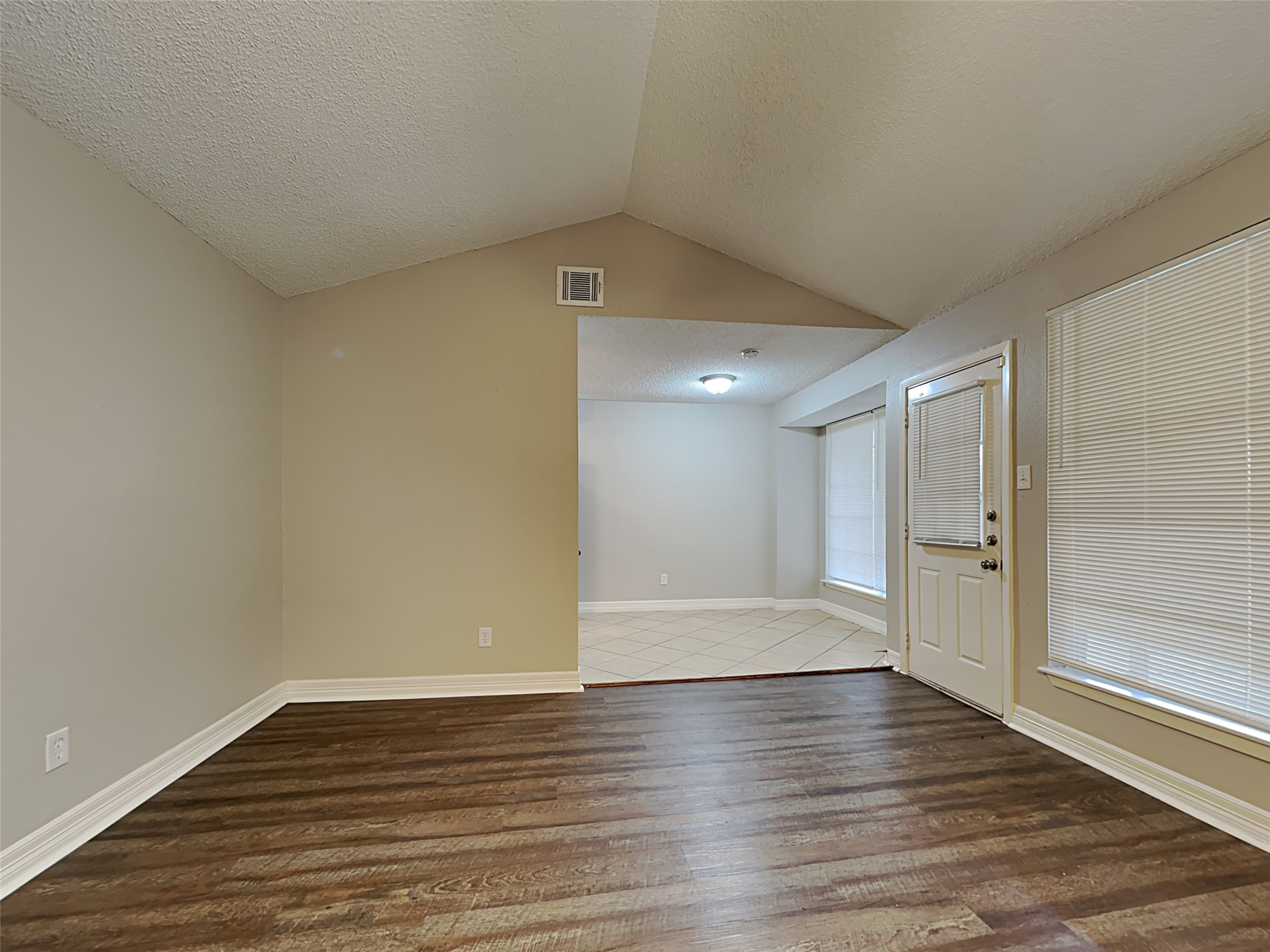 6907 Foxside Lane Property Photo 3