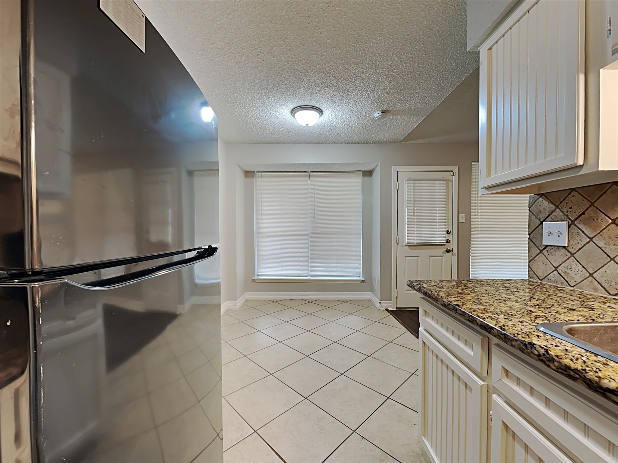6907 Foxside Lane Property Photo 4