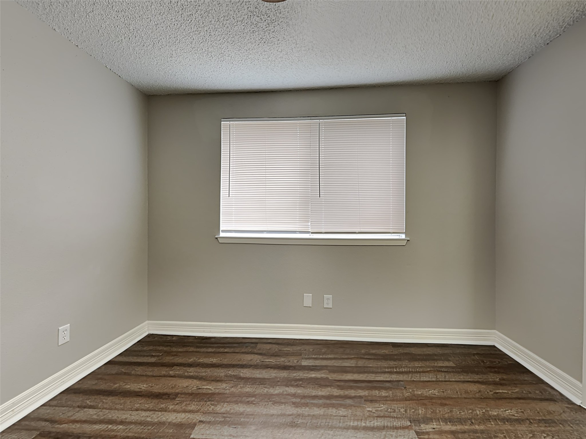 6907 Foxside Lane Property Photo 6