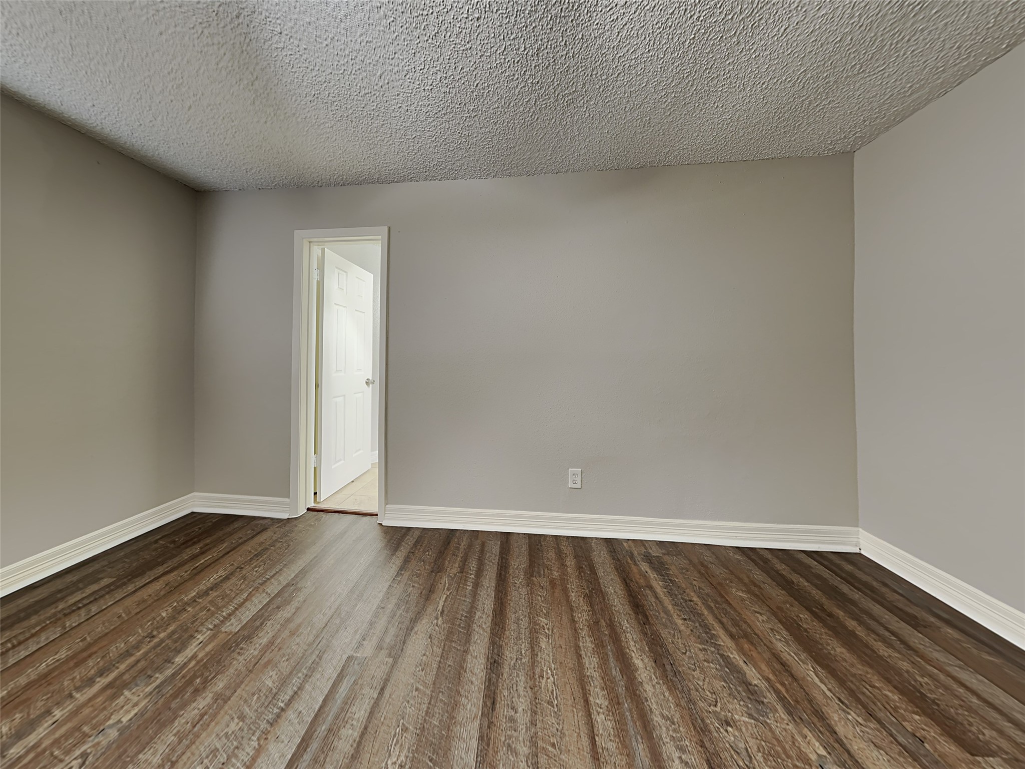 6907 Foxside Lane Property Photo 7