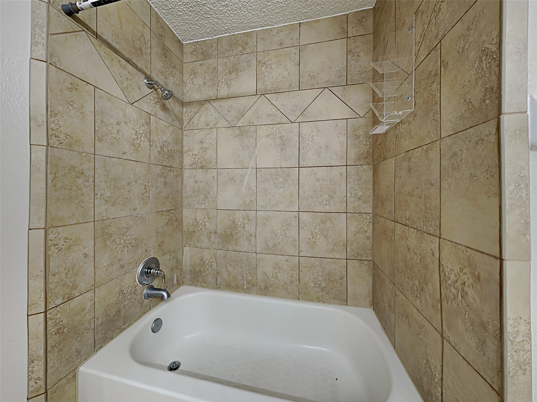 6907 Foxside Lane Property Photo 9