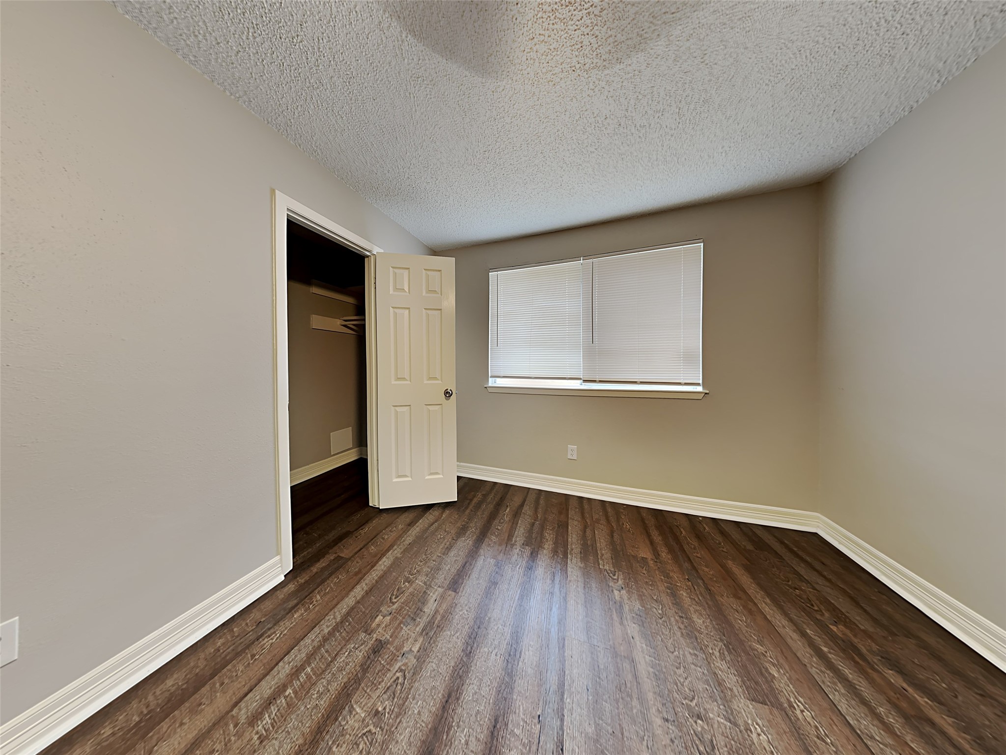 6907 Foxside Lane Property Photo 11