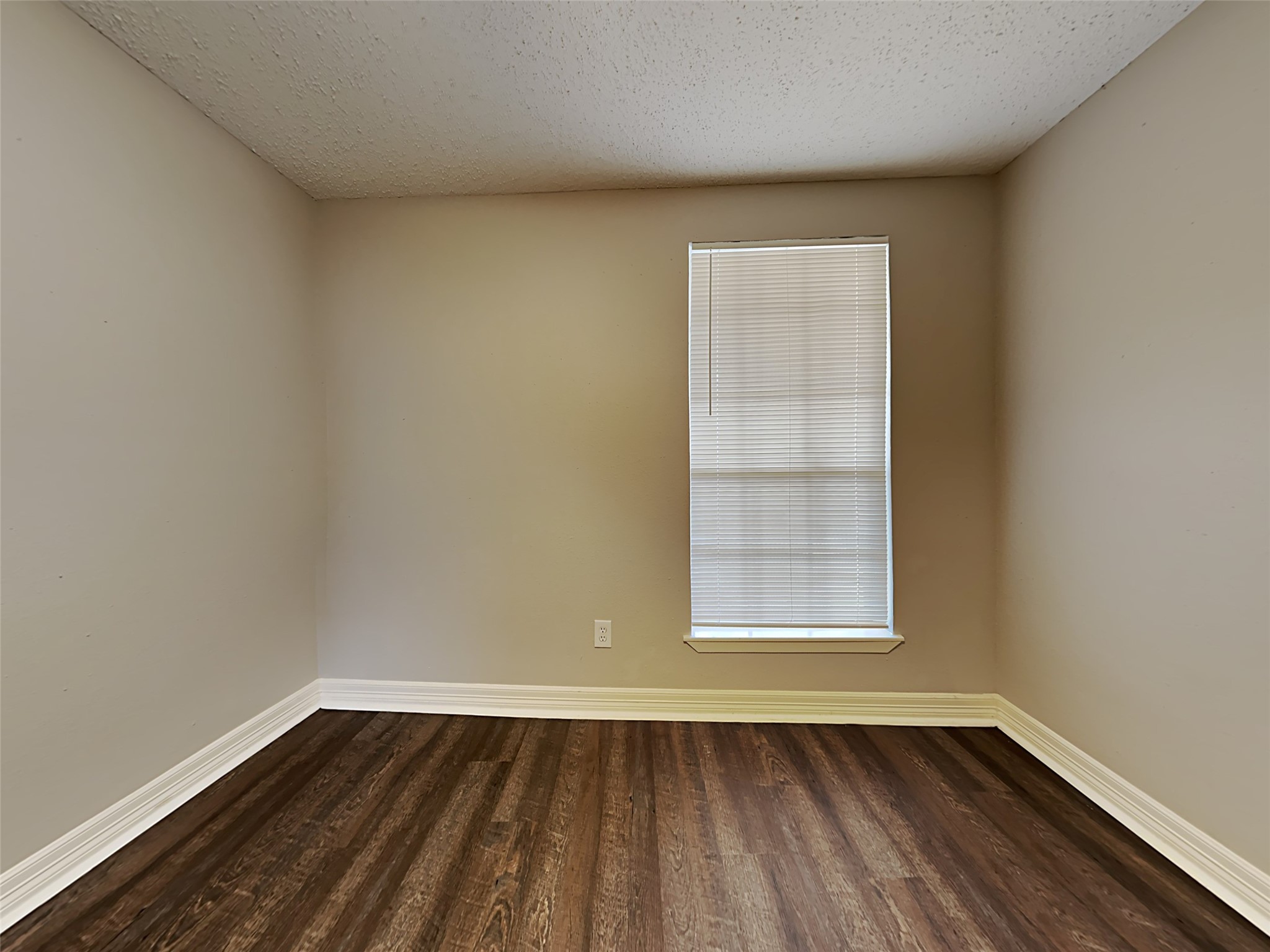6907 Foxside Lane Property Photo 12