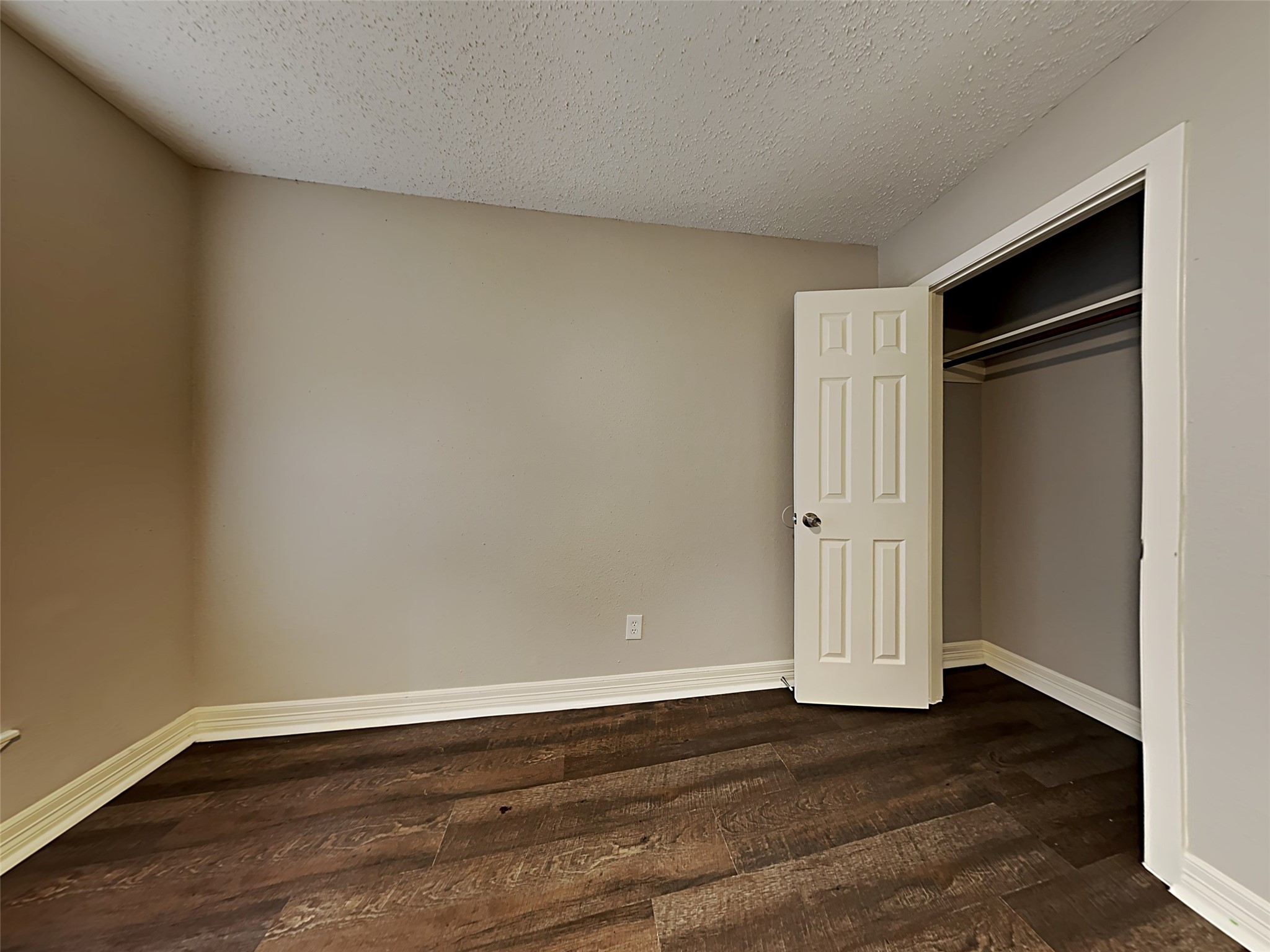 6907 Foxside Lane Property Photo 13
