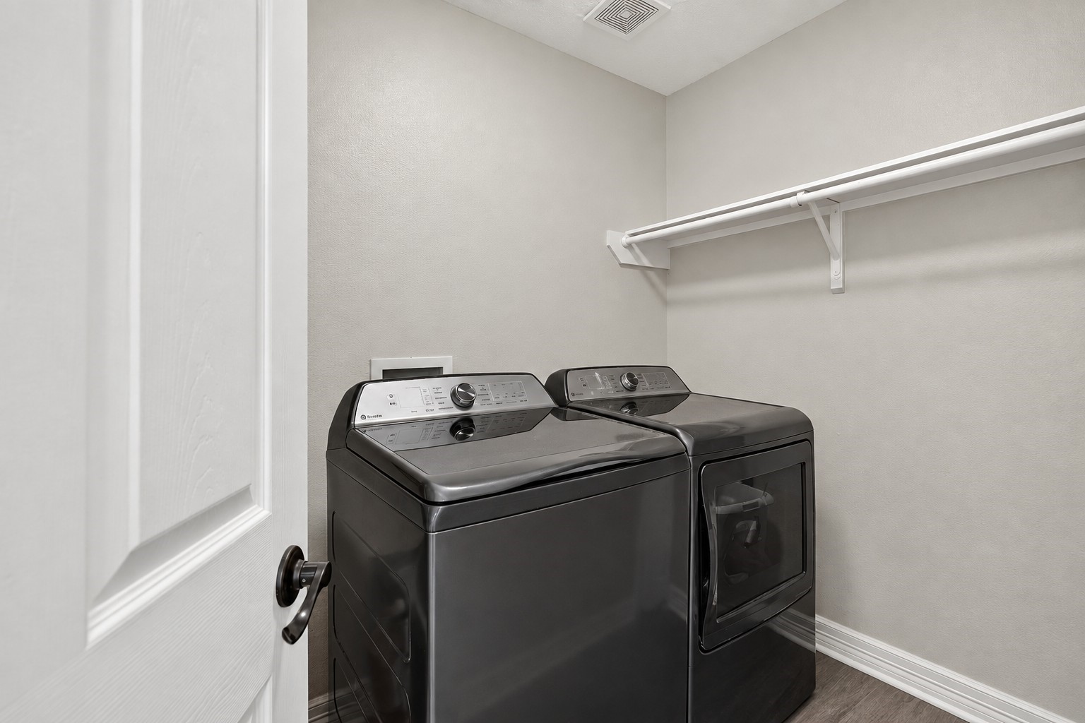 4933 1/2 Powers Ln Property Photo 17