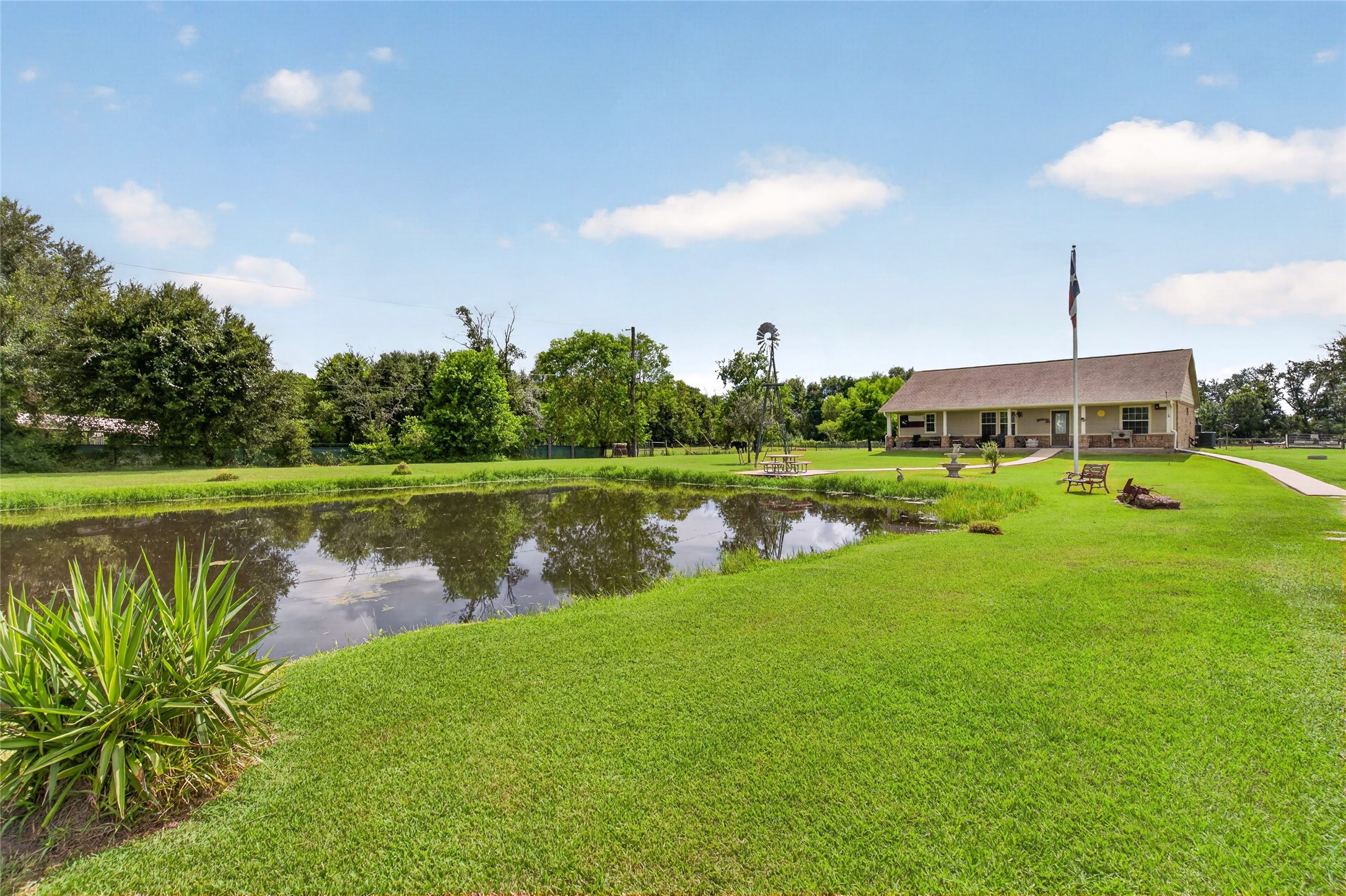 4933 1/2 Powers Ln Property Photo 19