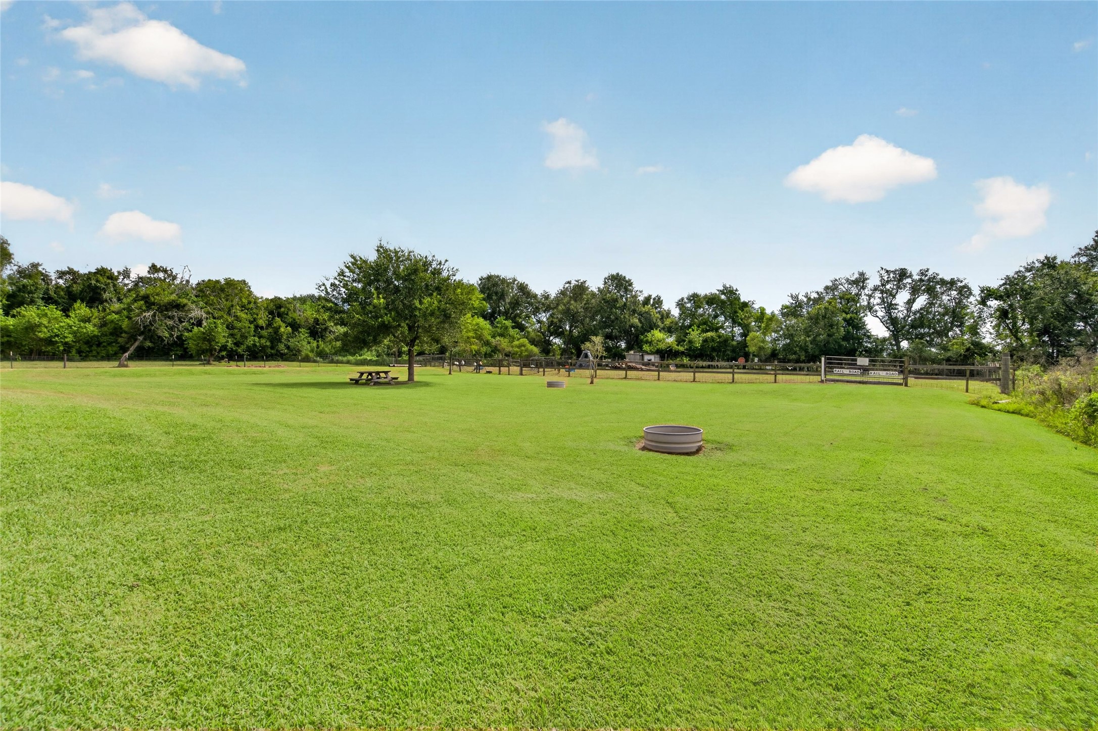 4933 1/2 Powers Ln Property Photo 27