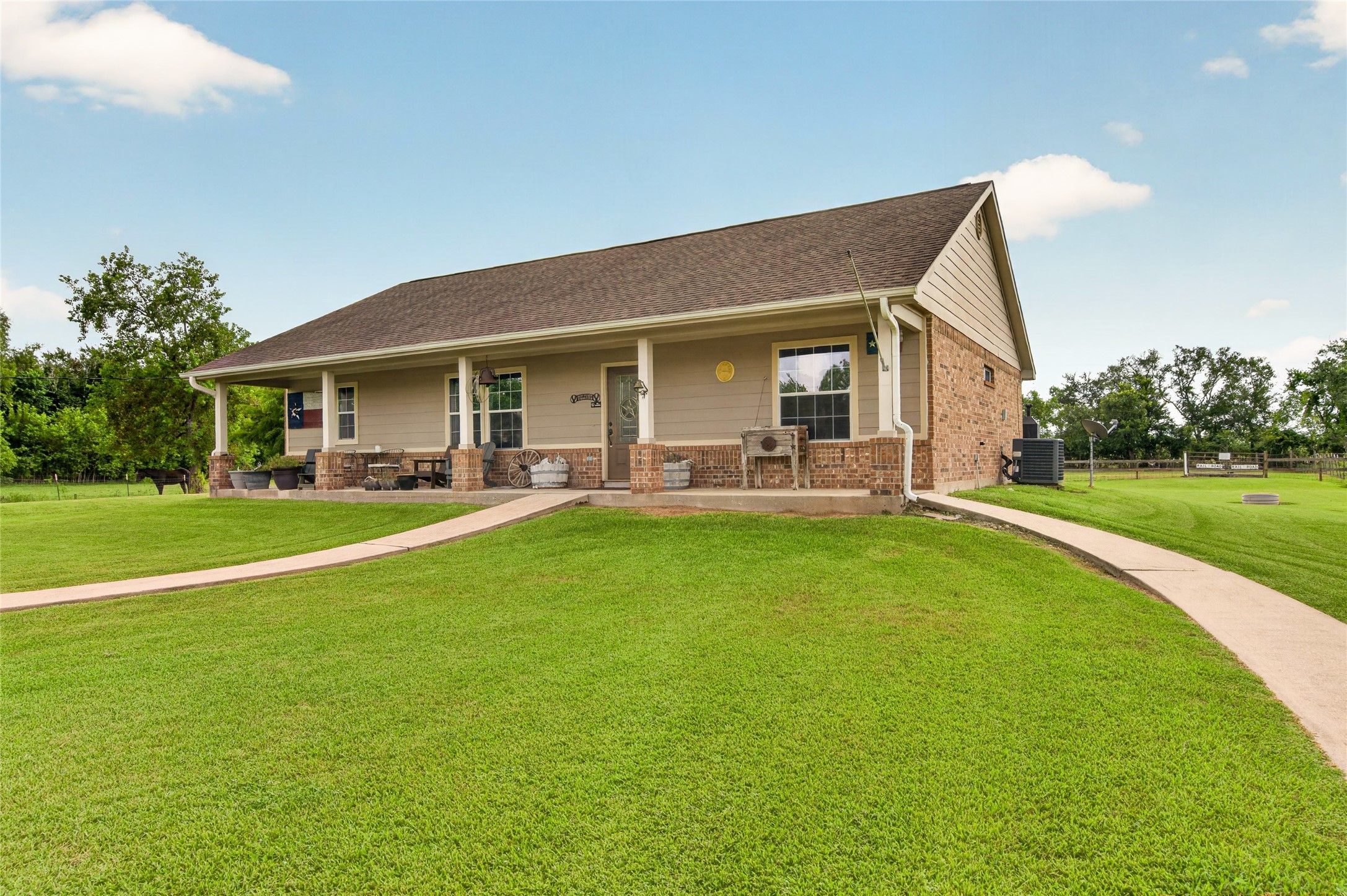 4933 1/2 Powers Ln Property Photo 32