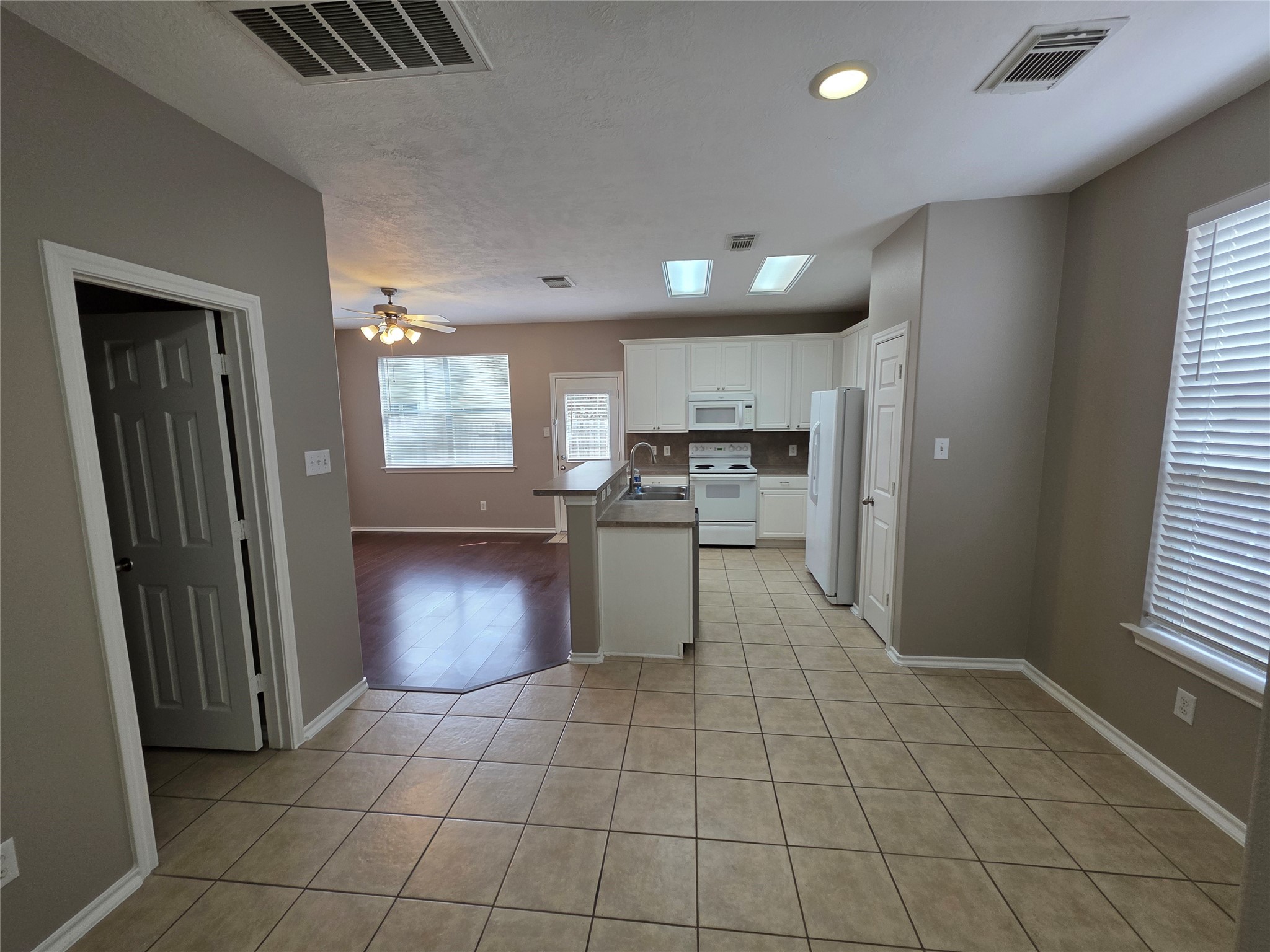 94 N Burberry Park Circle N Property Photo 2
