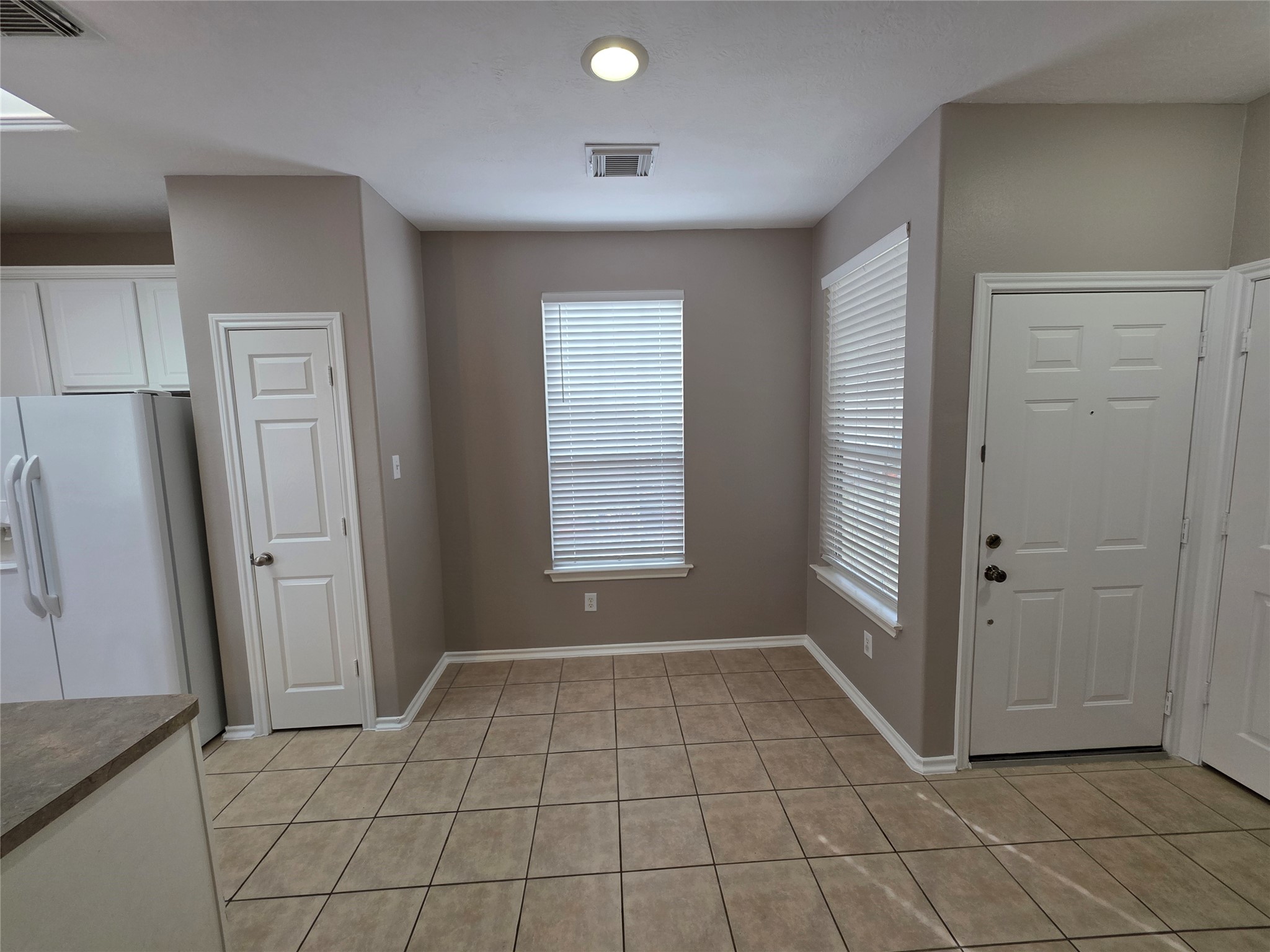94 N Burberry Park Circle N Property Photo 3