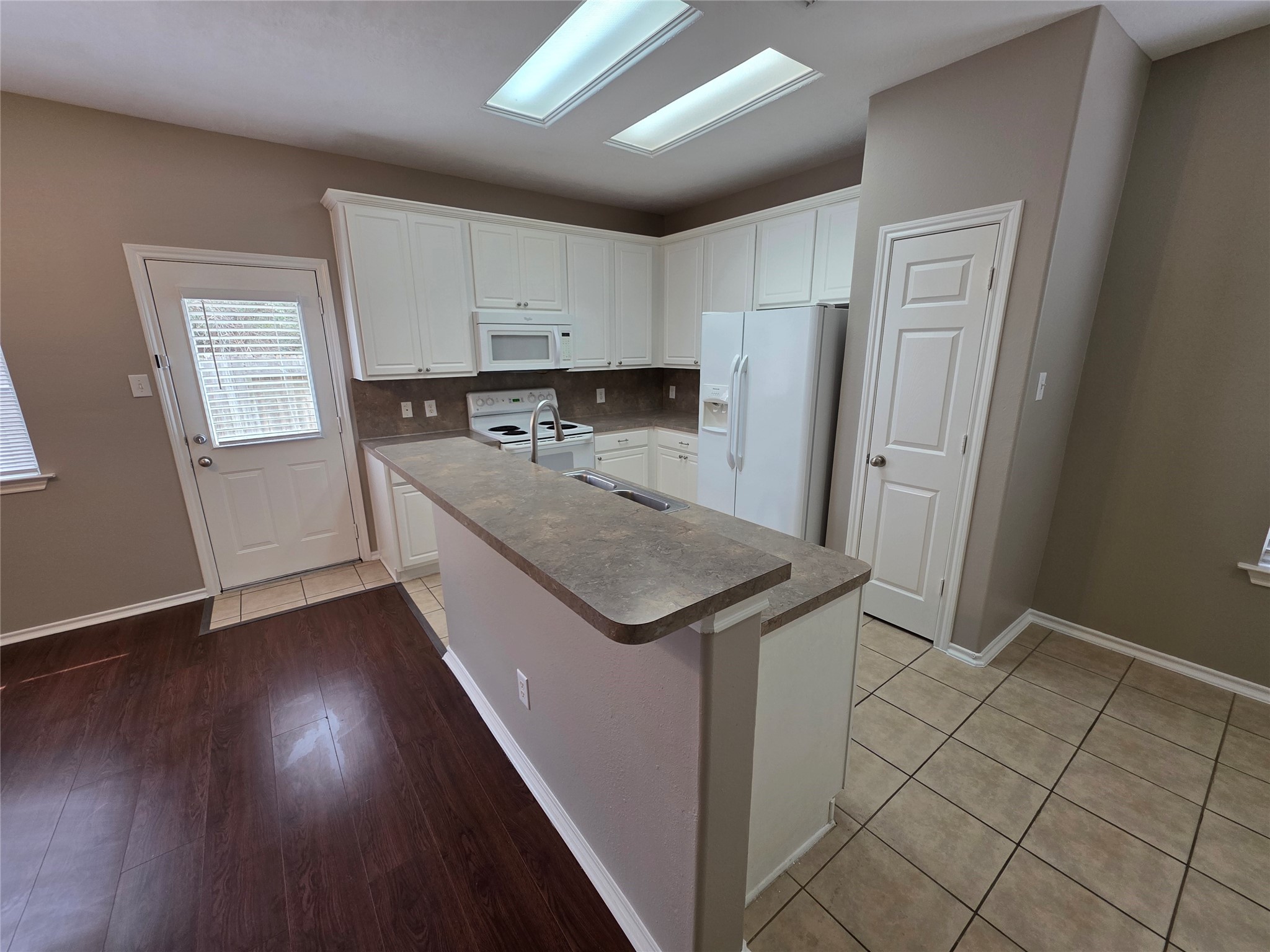 94 N Burberry Park Circle N Property Photo 4