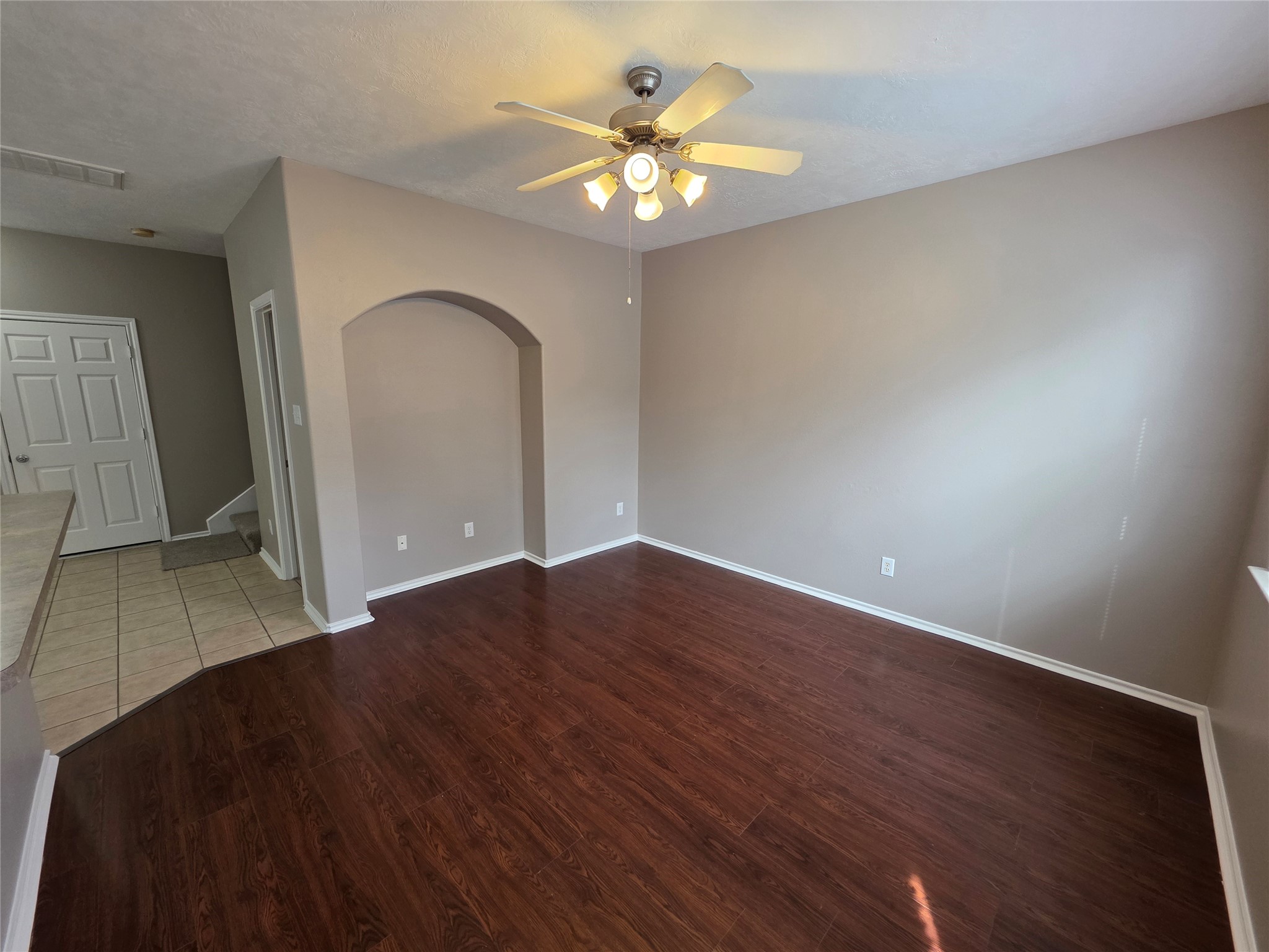 94 N Burberry Park Circle N Property Photo 6