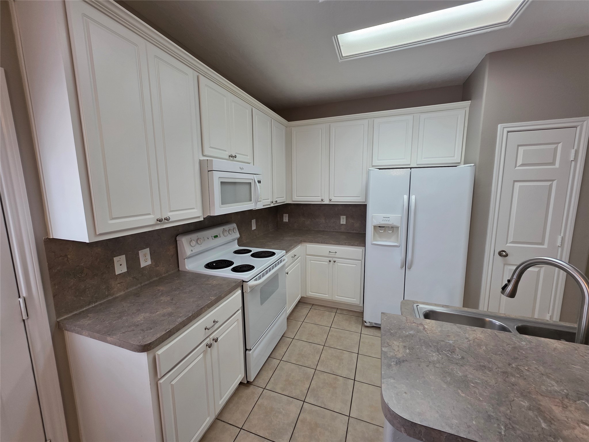 94 N Burberry Park Circle N Property Photo 8