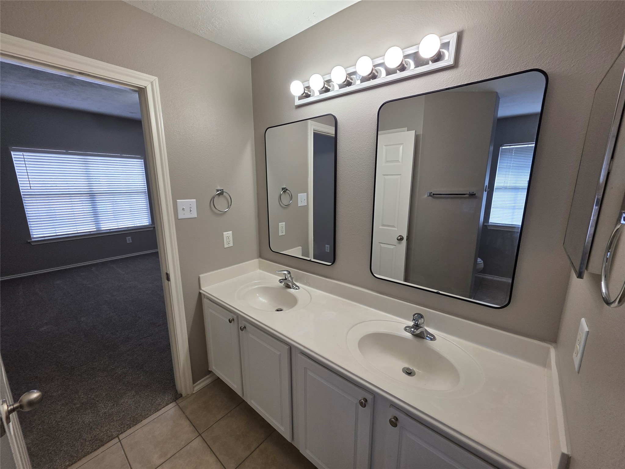 94 N Burberry Park Circle N Property Photo 19