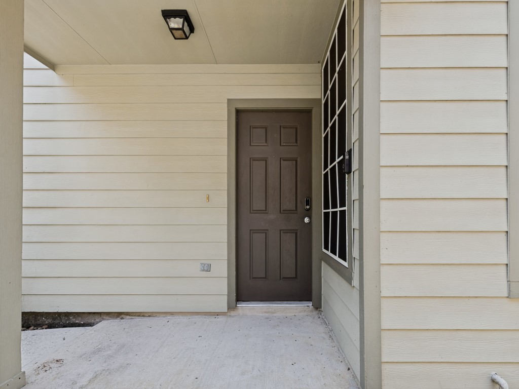 151 N Burberry Park Circle Property Photo 4