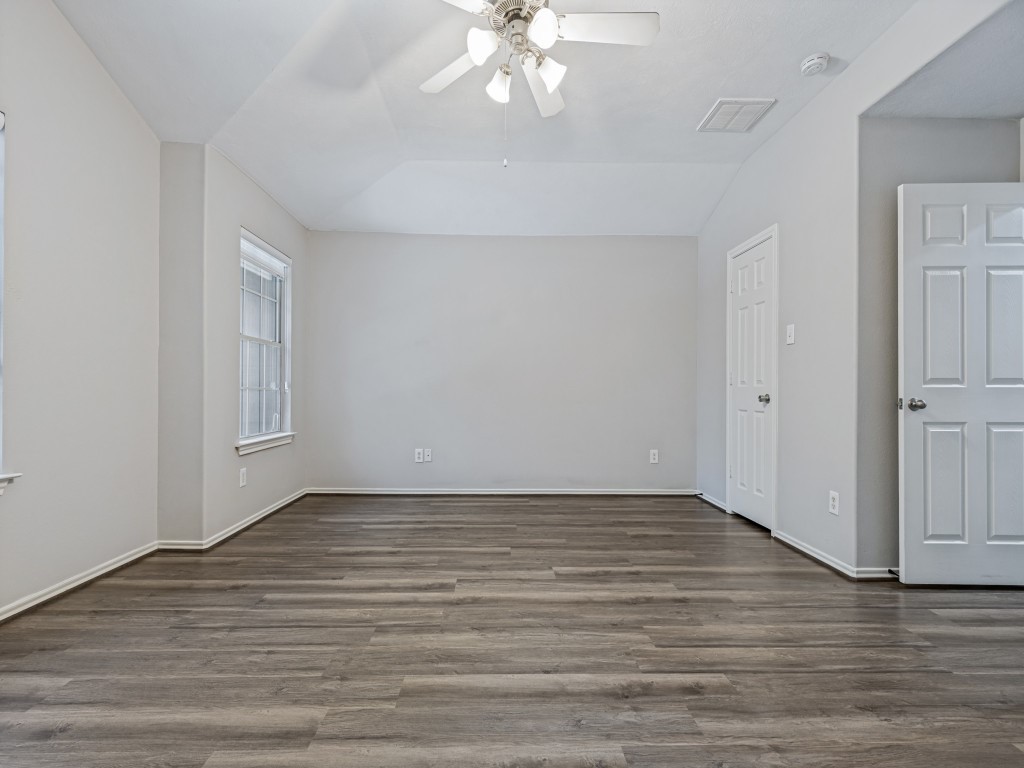151 N Burberry Park Circle Property Photo 6