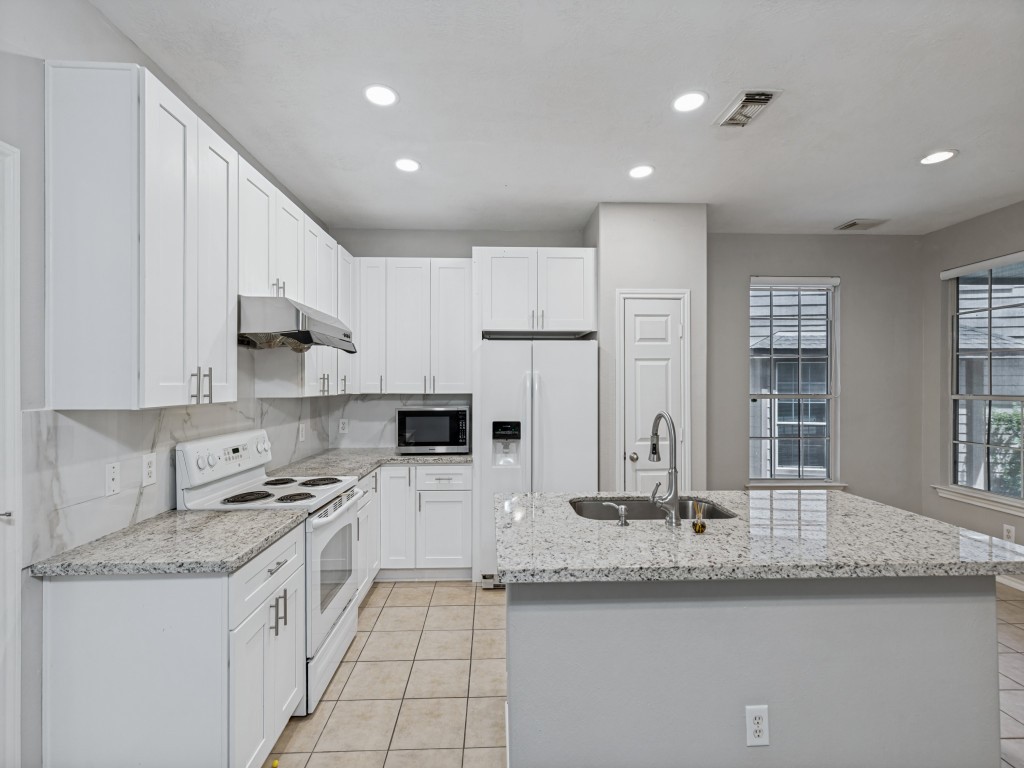 151 N Burberry Park Circle Property Photo 10
