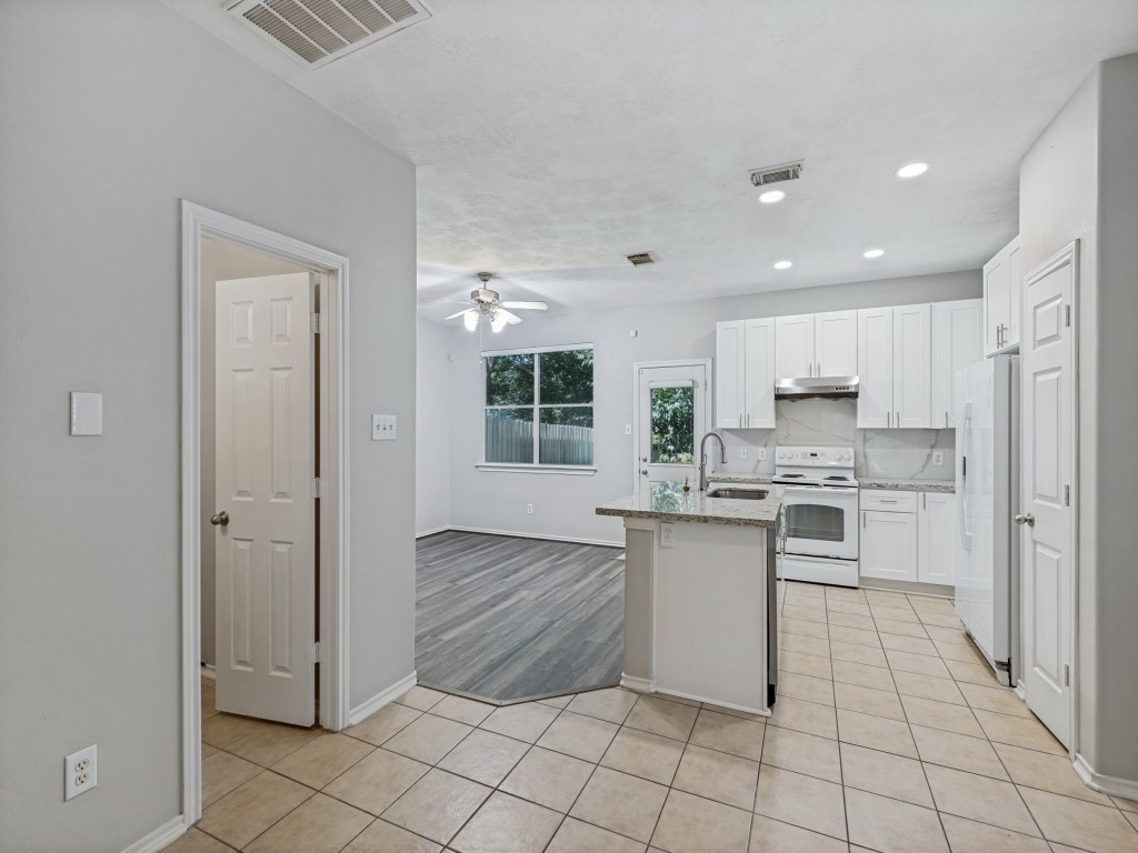 151 N Burberry Park Circle Property Photo 14