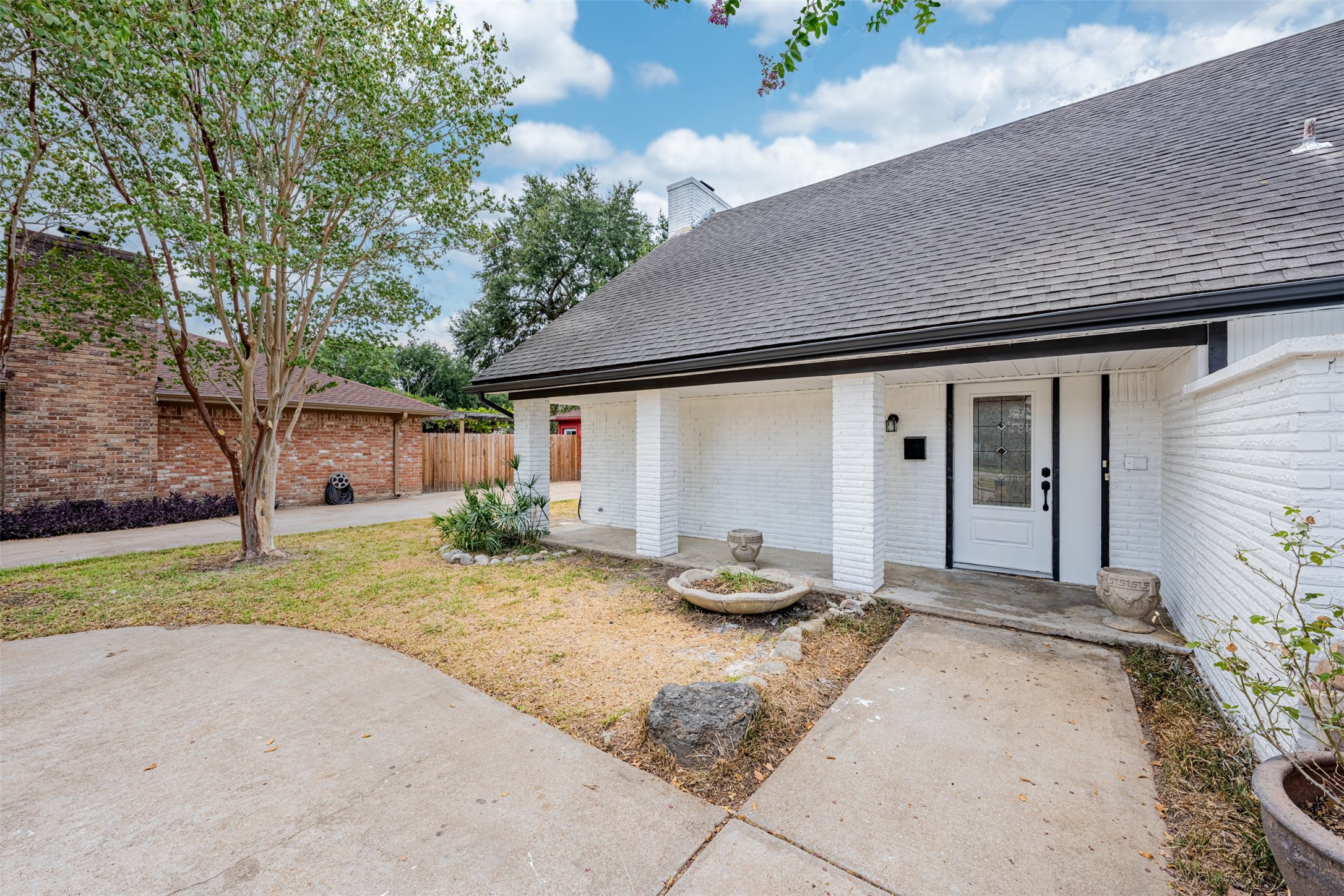 6215 Portal Drive Property Photo 4
