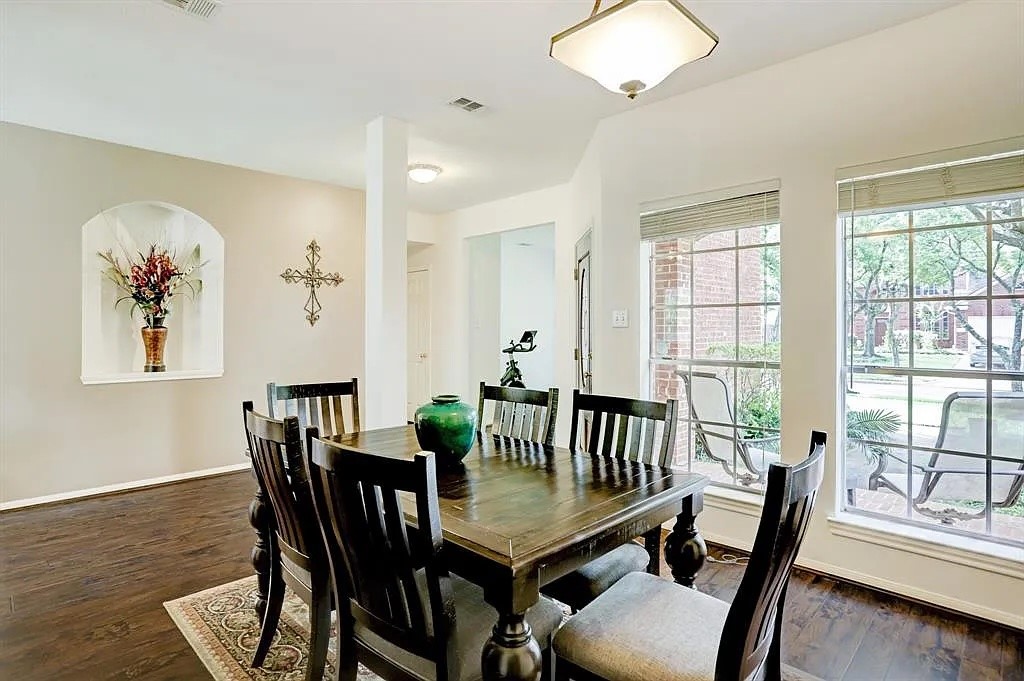 635 Presley Way Property Photo 6