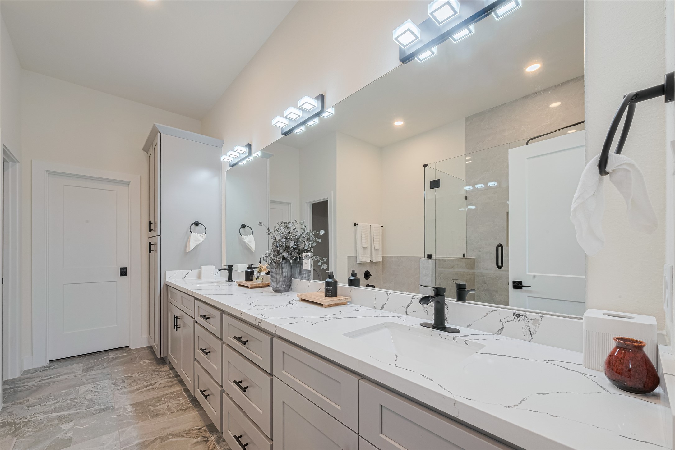 2909 Nagle Street Property Photo 17