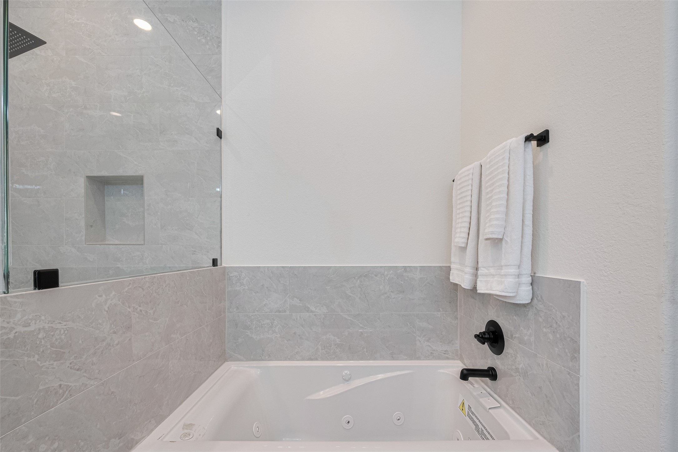 2909 Nagle Street Property Photo 20