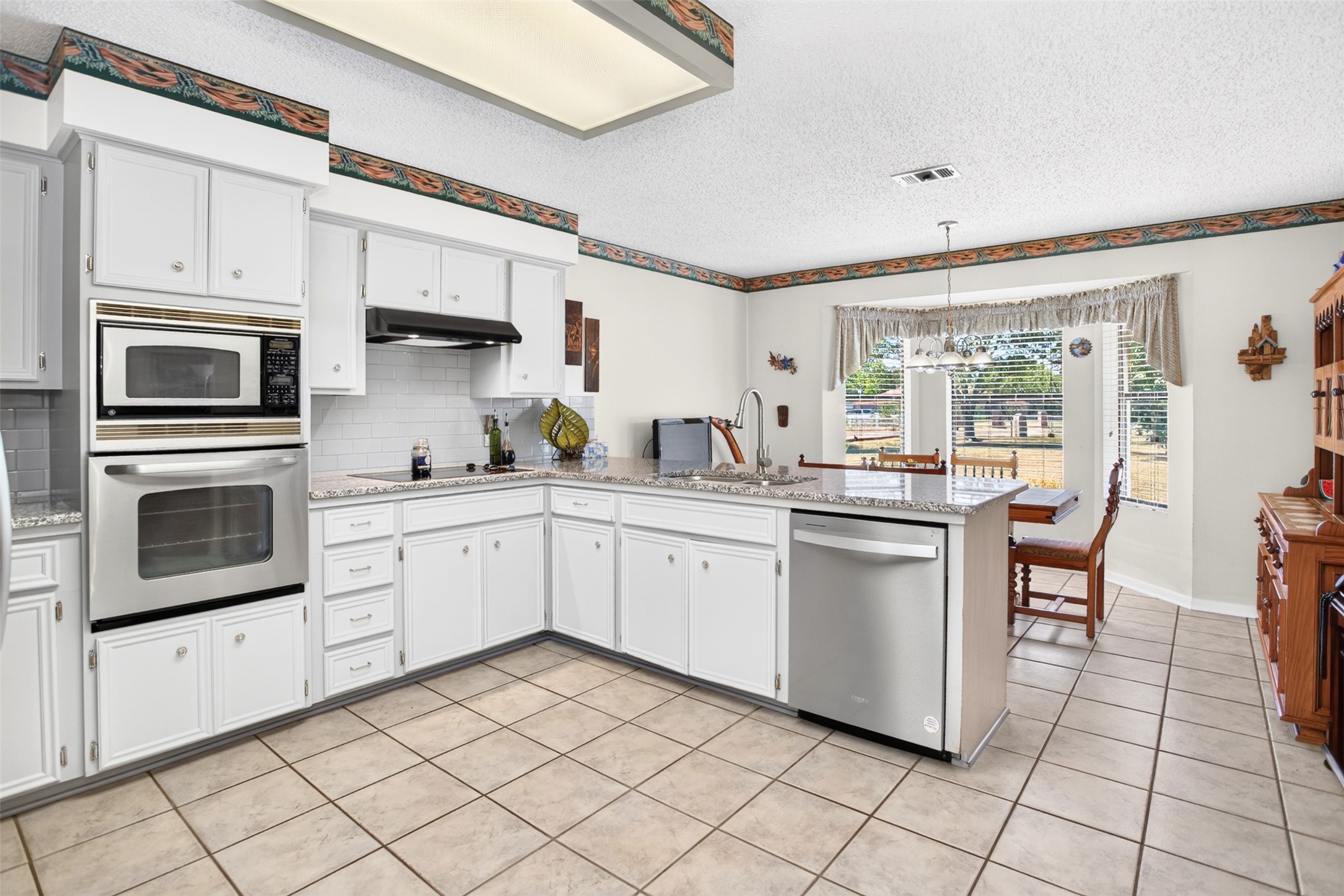 1253 Meadowview Street Property Photo 17