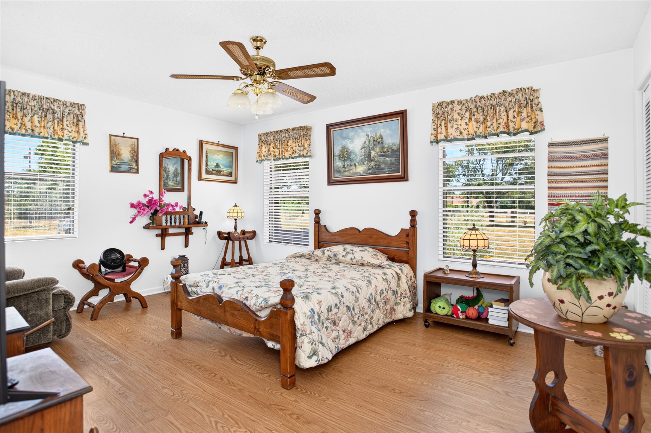 1253 Meadowview Street Property Photo 22