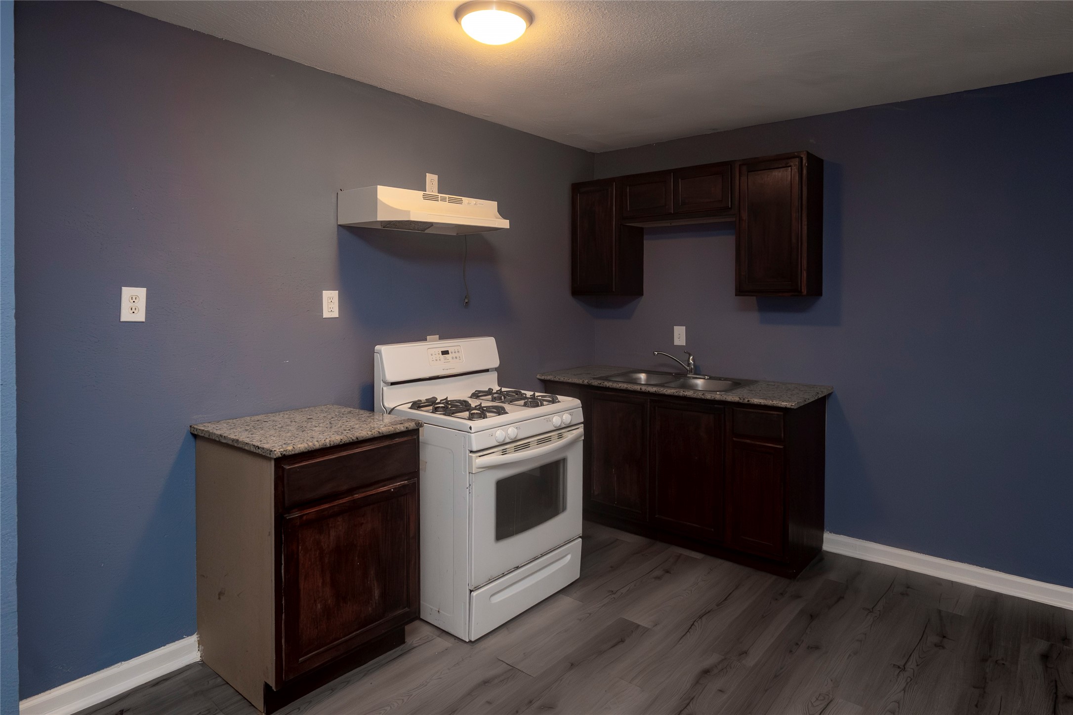 716 Hargest Street B Property Photo 3