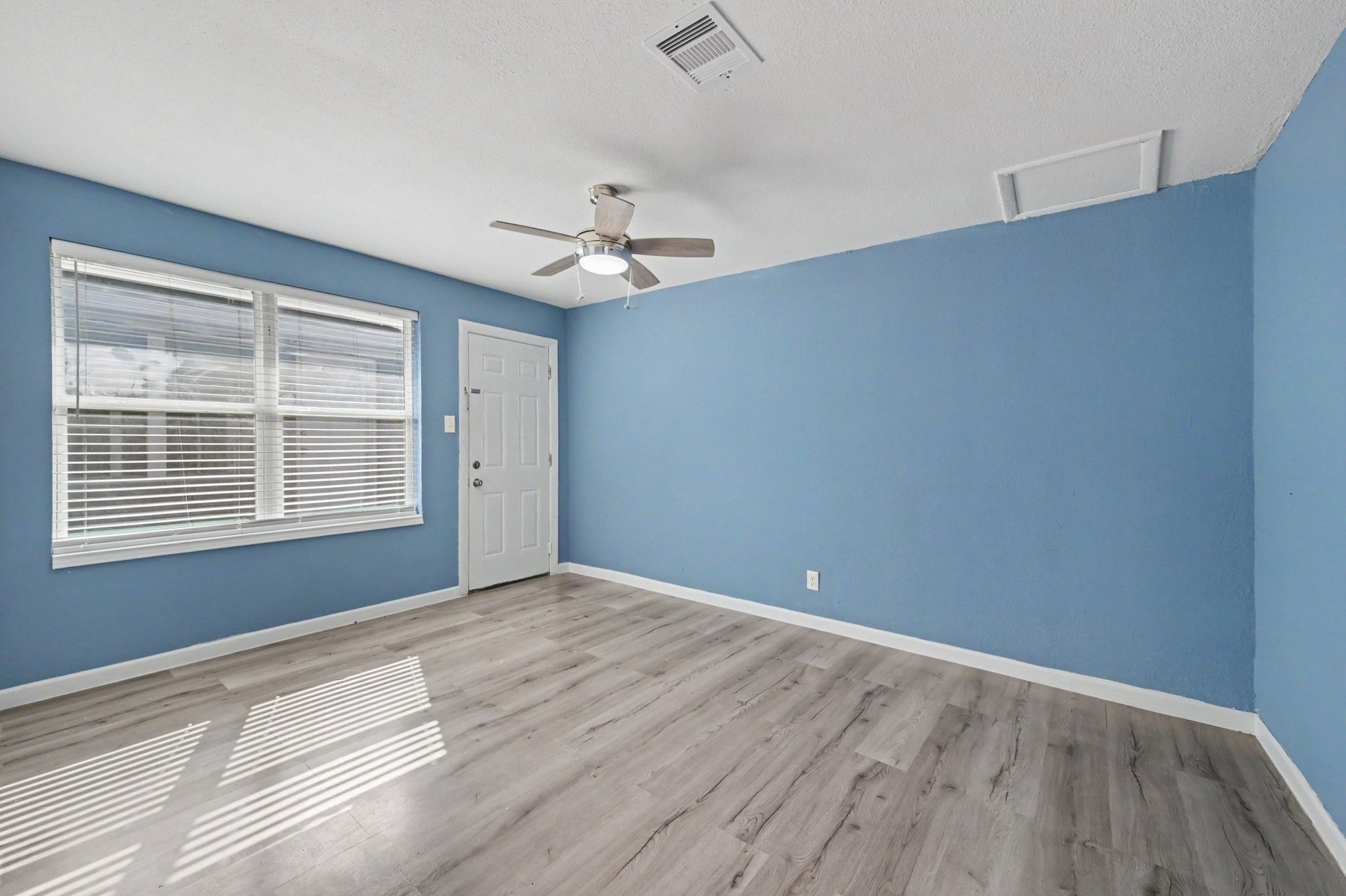 716 Hargest Street B Property Photo 3