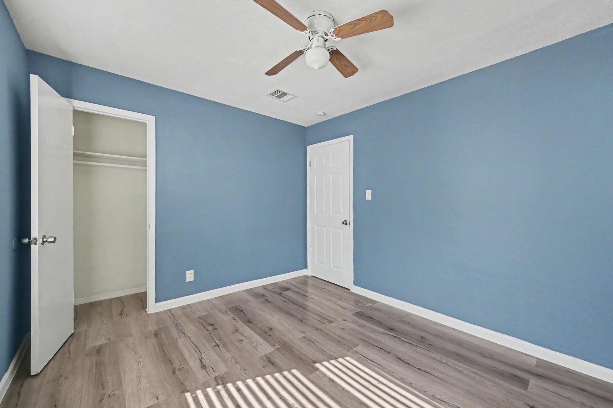 716 Hargest Street B Property Photo 5