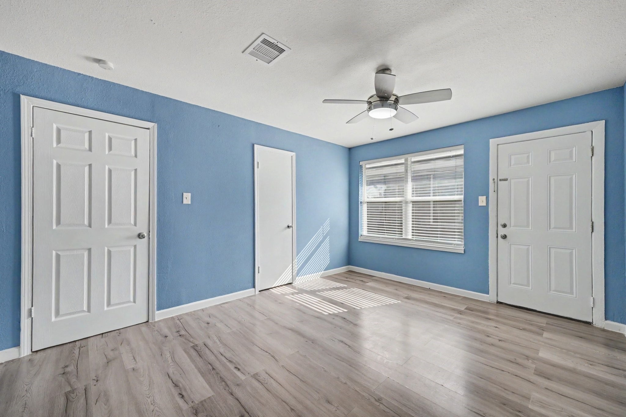 716 Hargest Street B Property Photo 6