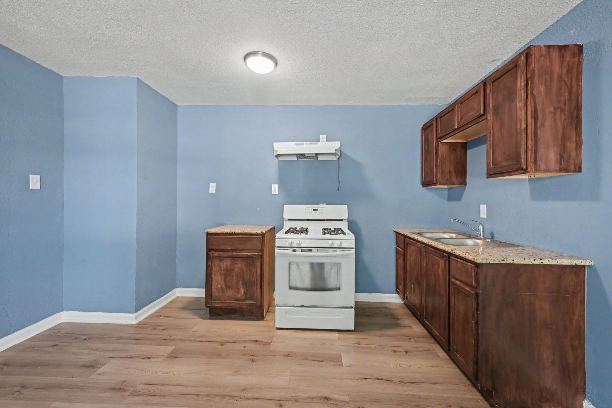 716 Hargest Street B Property Photo 7