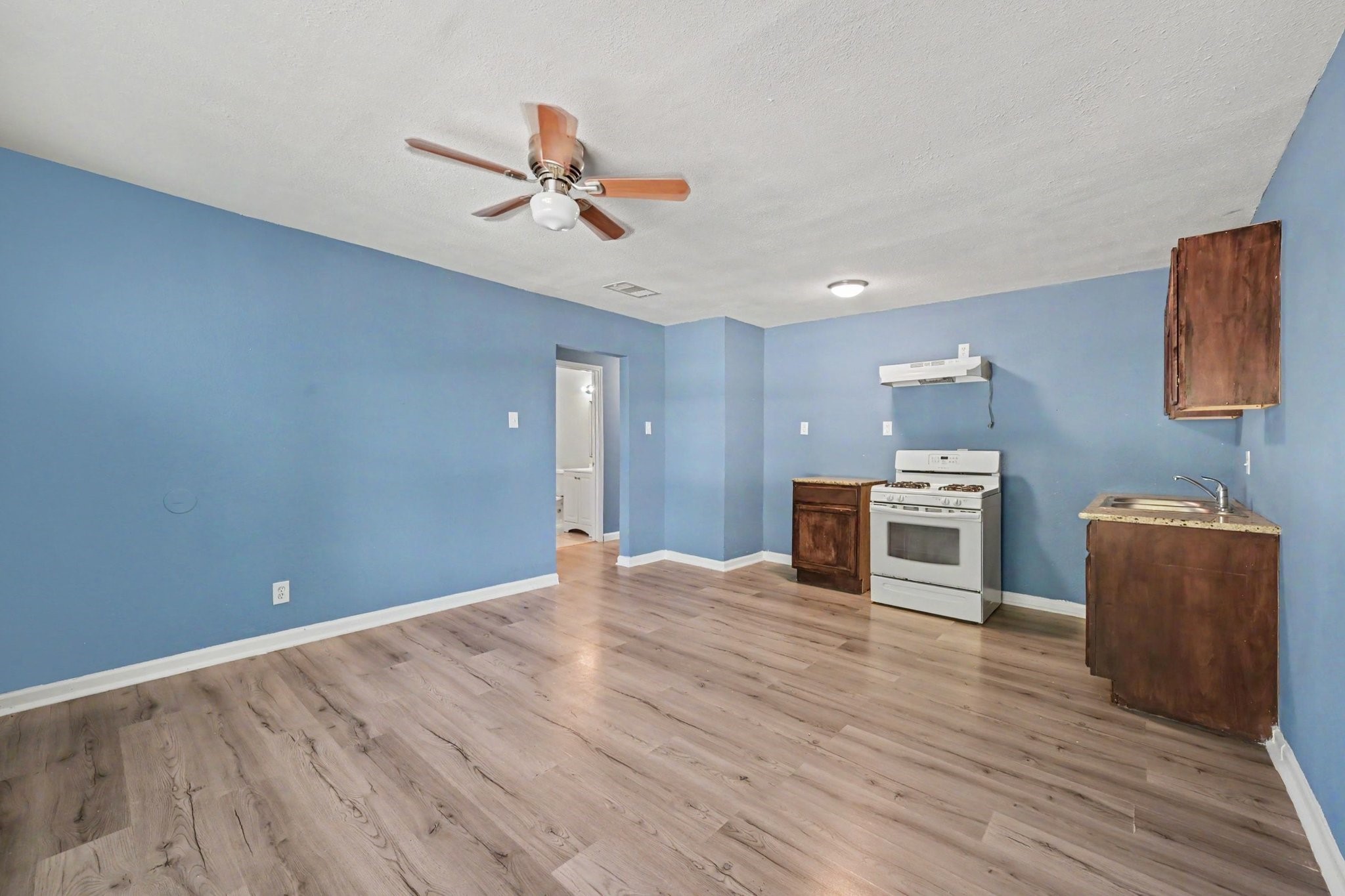 716 Hargest Street B Property Photo 11