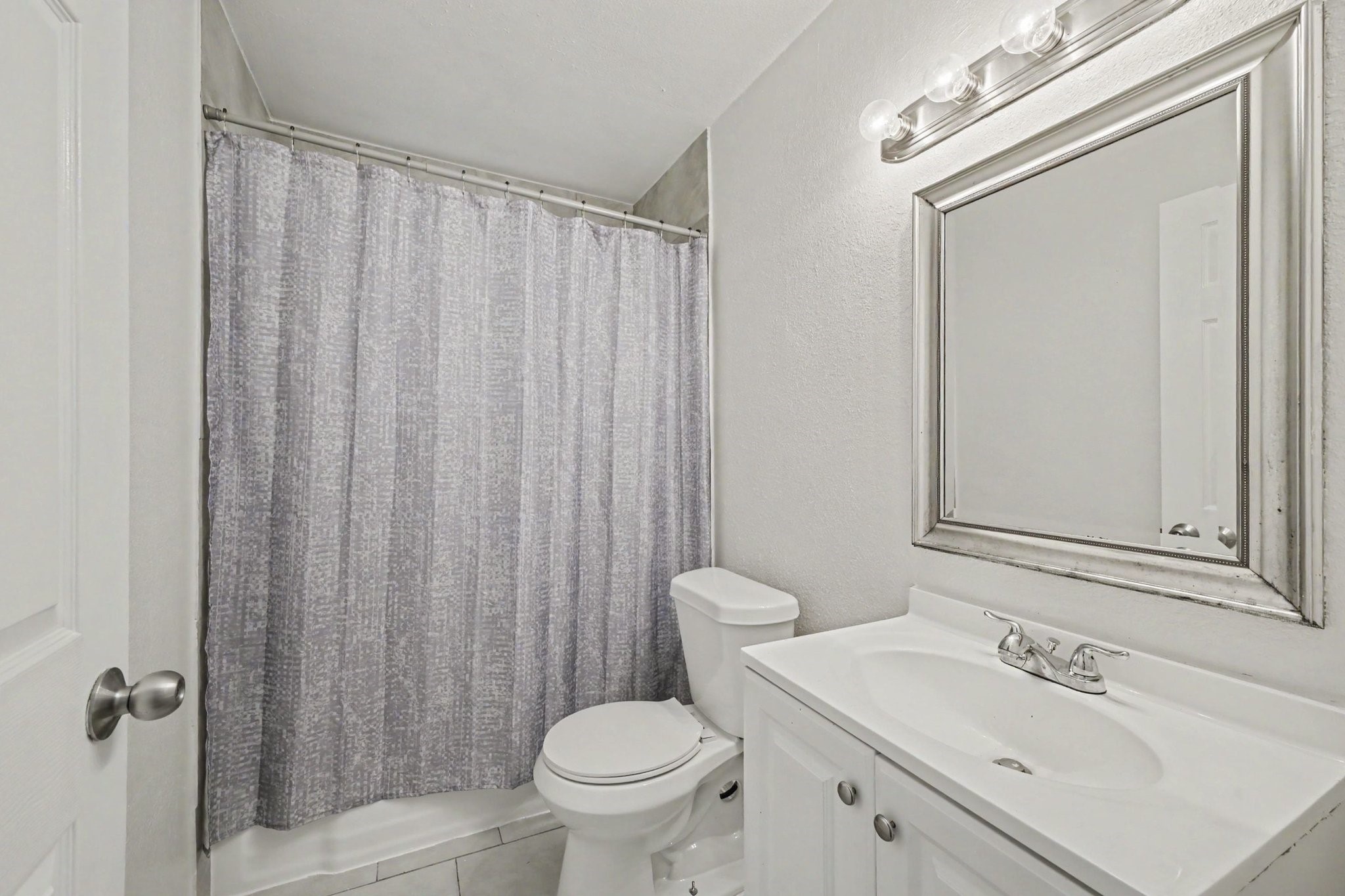 716 Hargest Street B Property Photo 13