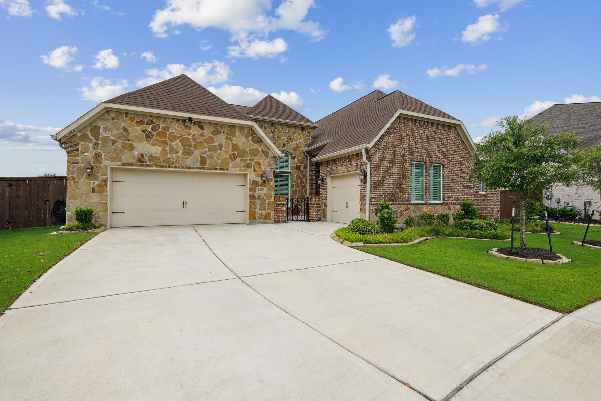 4339 Martin Ridge Drive Property Photo 8