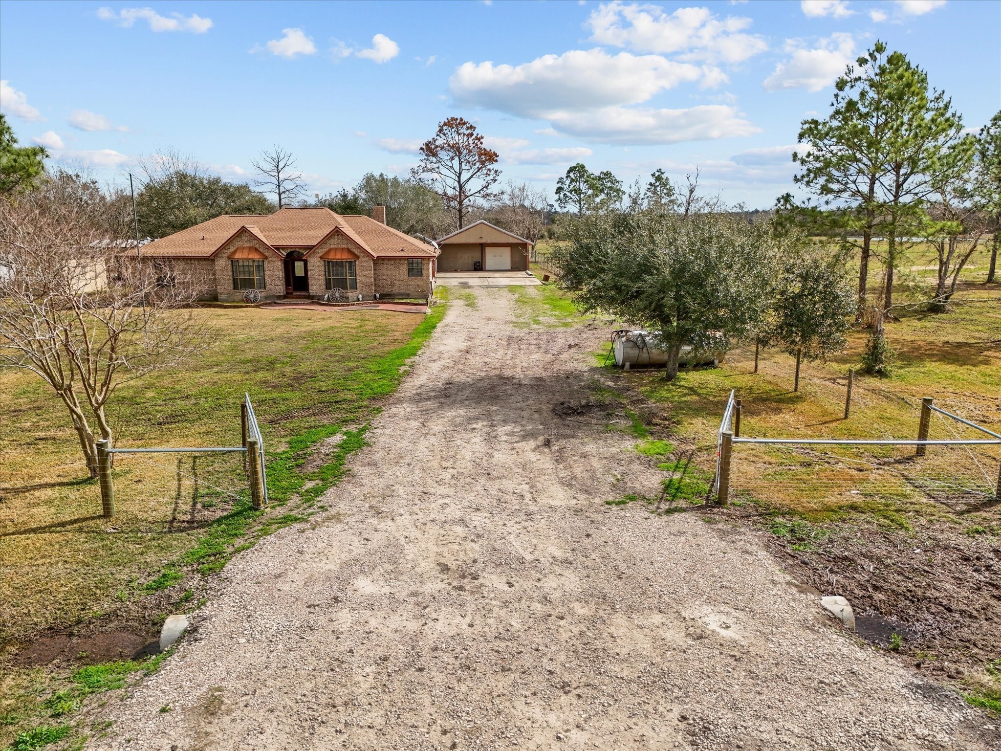 11725 Country Side Drive Property Photo 2