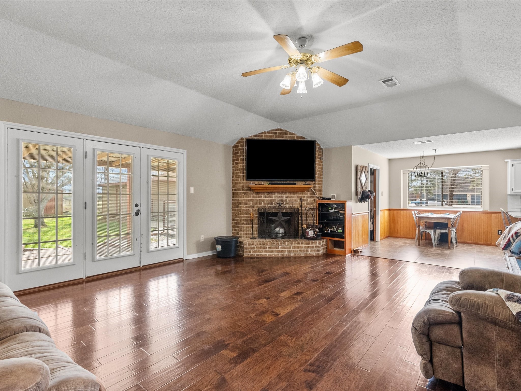 11725 Country Side Drive Property Photo 7