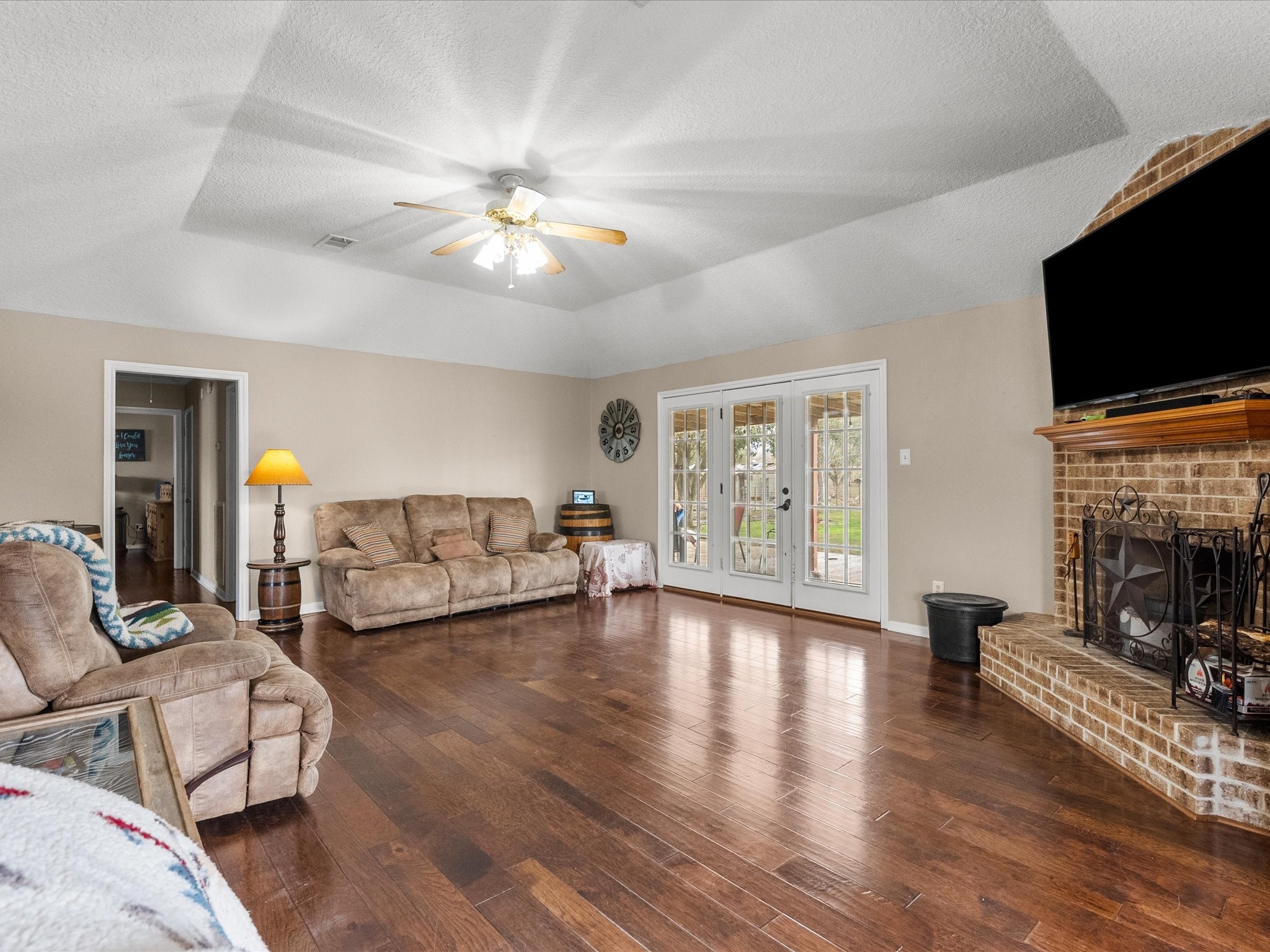 11725 Country Side Drive Property Photo 8