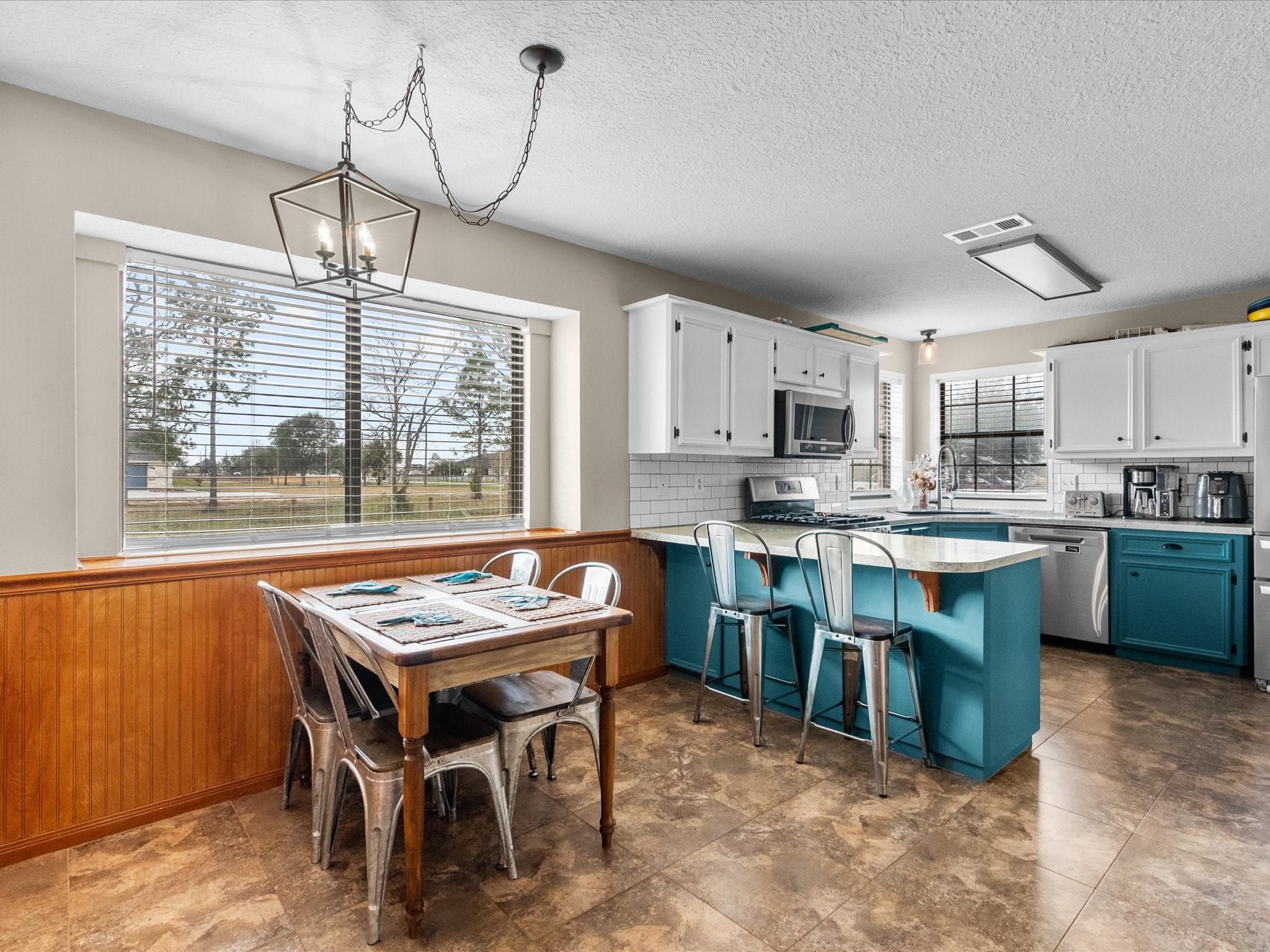 11725 Country Side Drive Property Photo 12