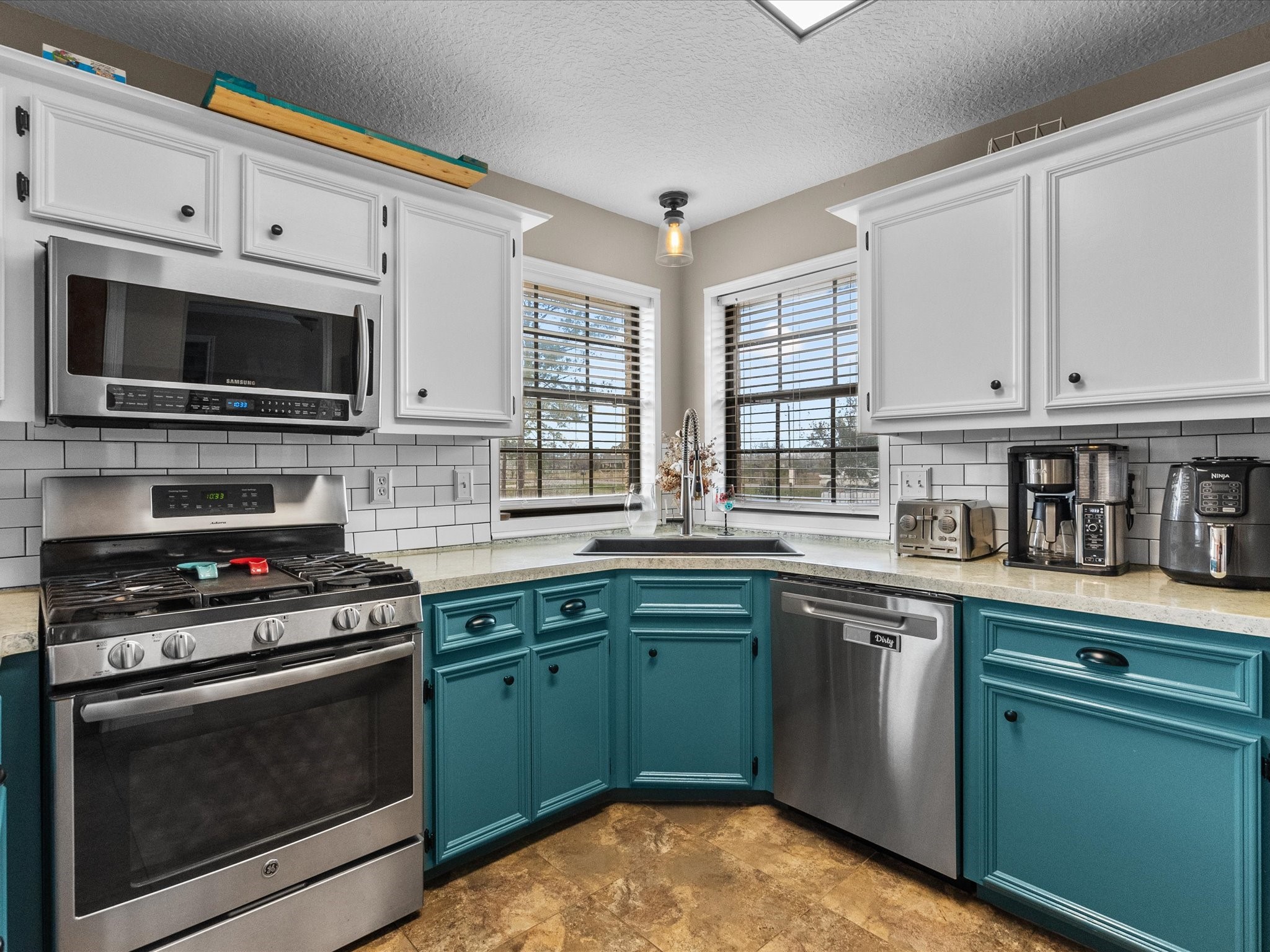 11725 Country Side Drive Property Photo 17